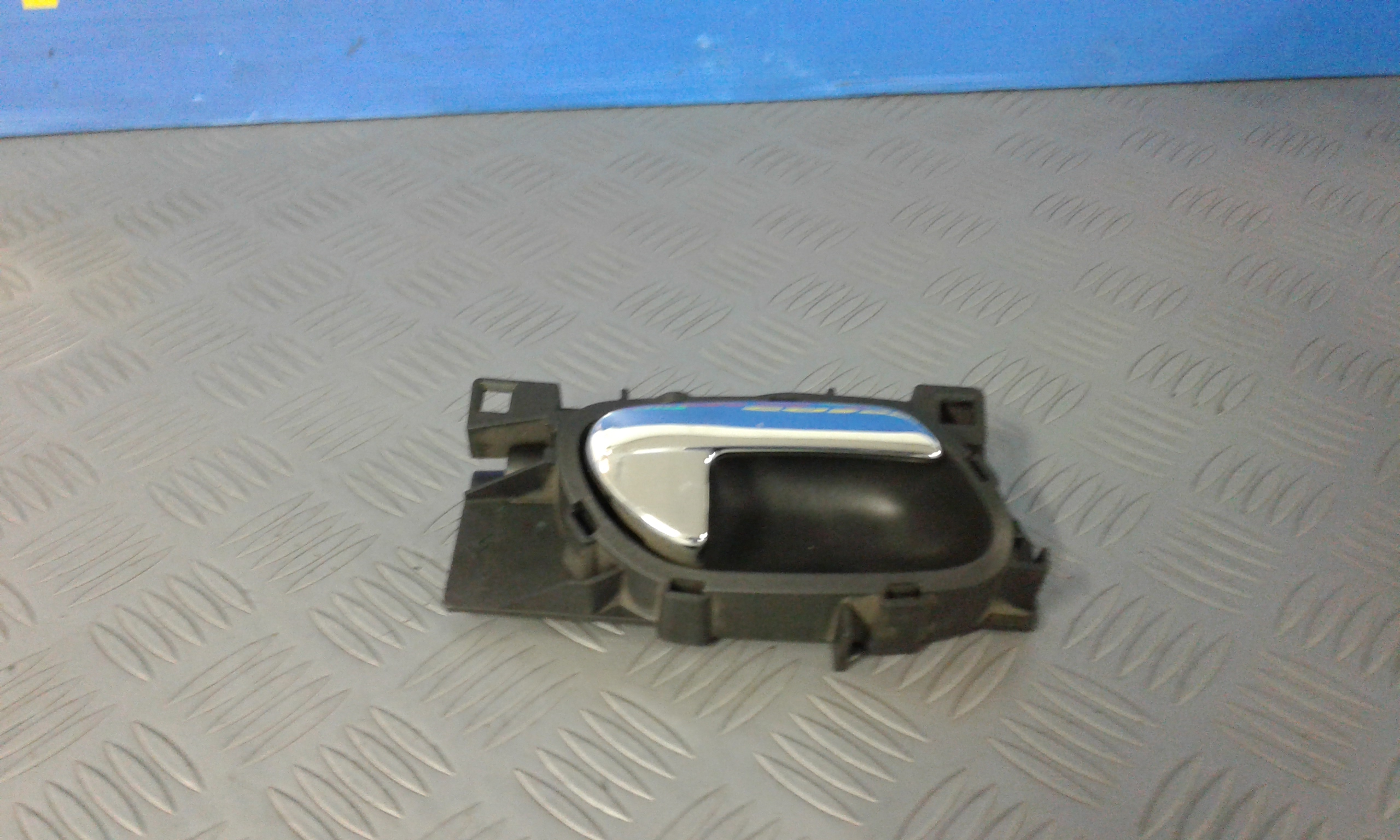 Maniglia Int. Apertura Porta Post. Destro 914493 Usato