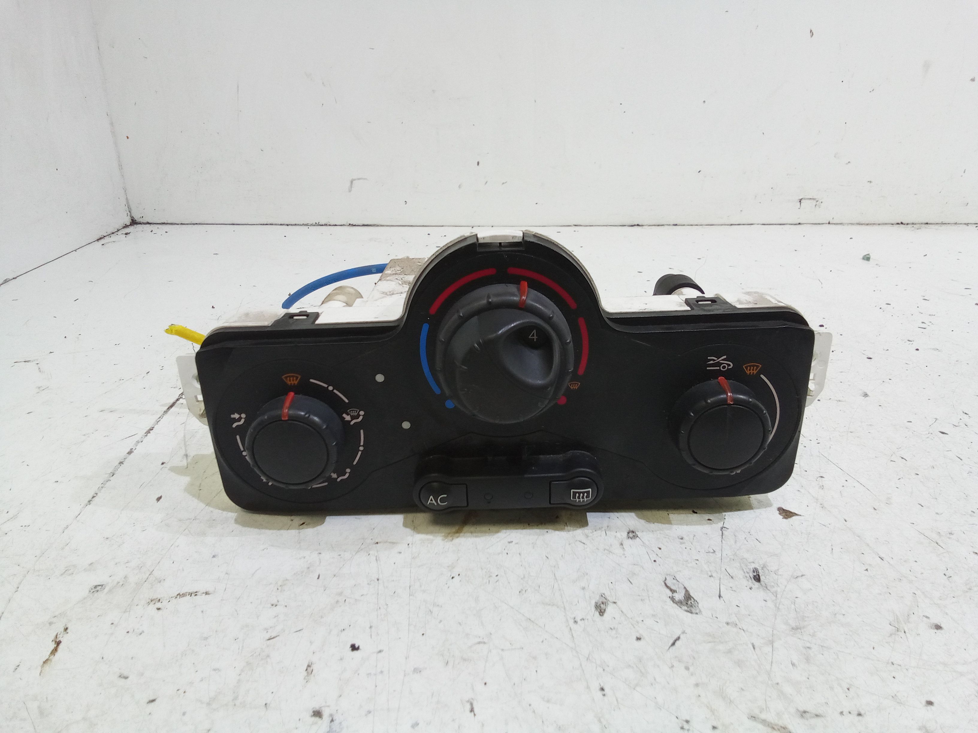 Blocco Comando Climatizzazione 7701070472 Usato