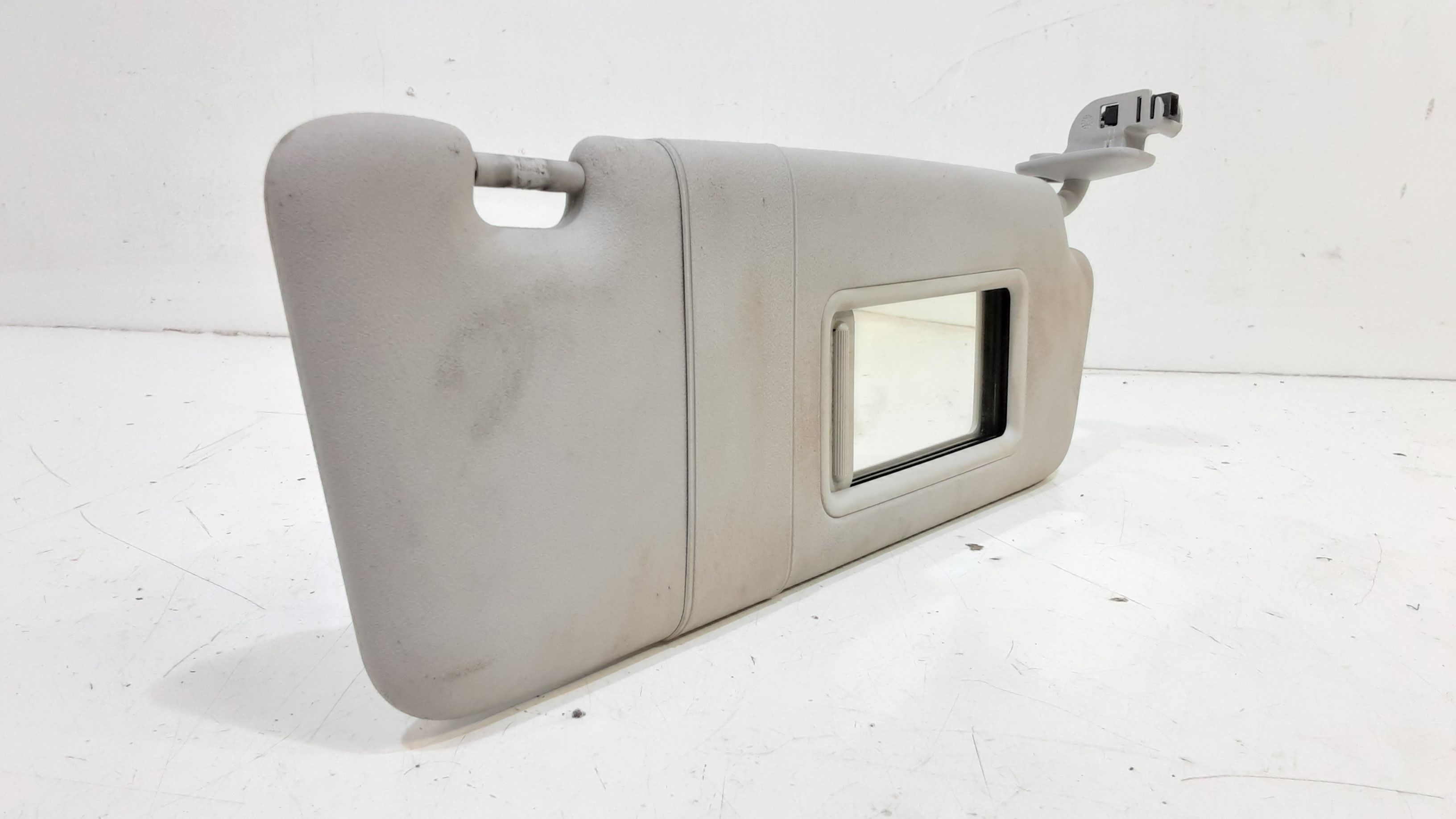 Aletta Parasole Parabrezza Destro 8E0857552H85P Usato