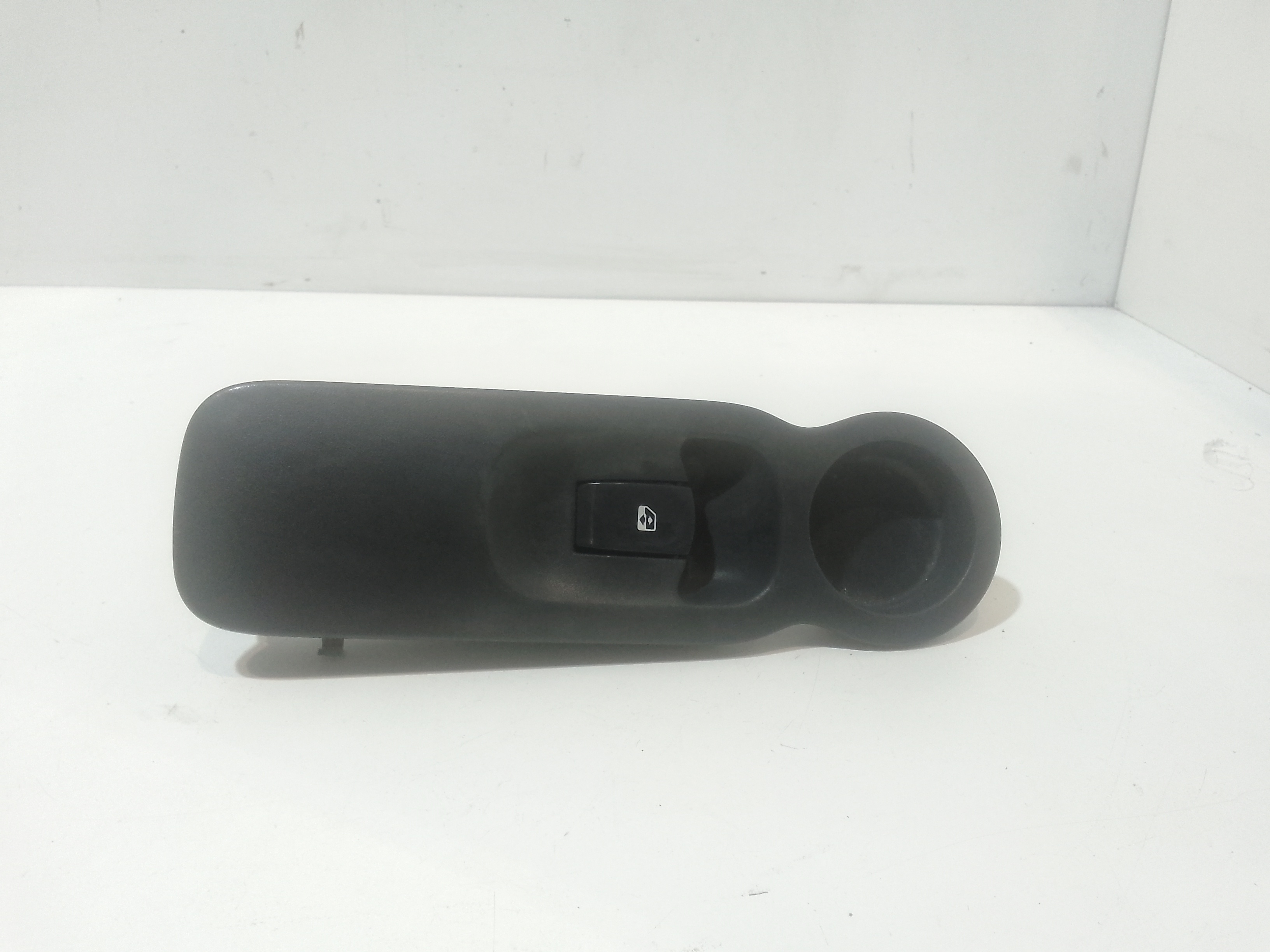 Interruttore Alzacristalli Porta Ant. Destro 8200214936 Usato