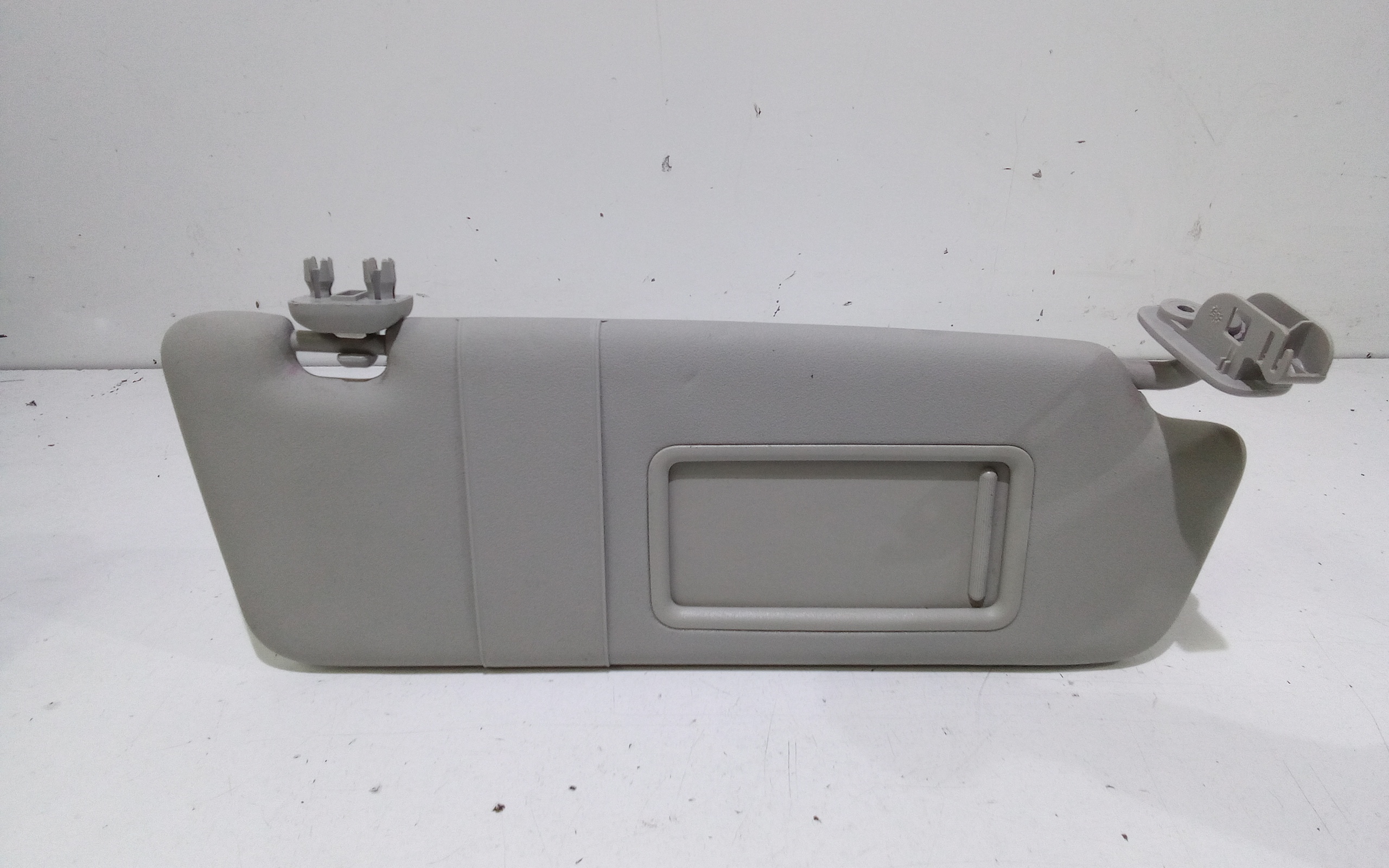 Aletta Parasole Parabrezza Destro 8E0857552H85P Usato