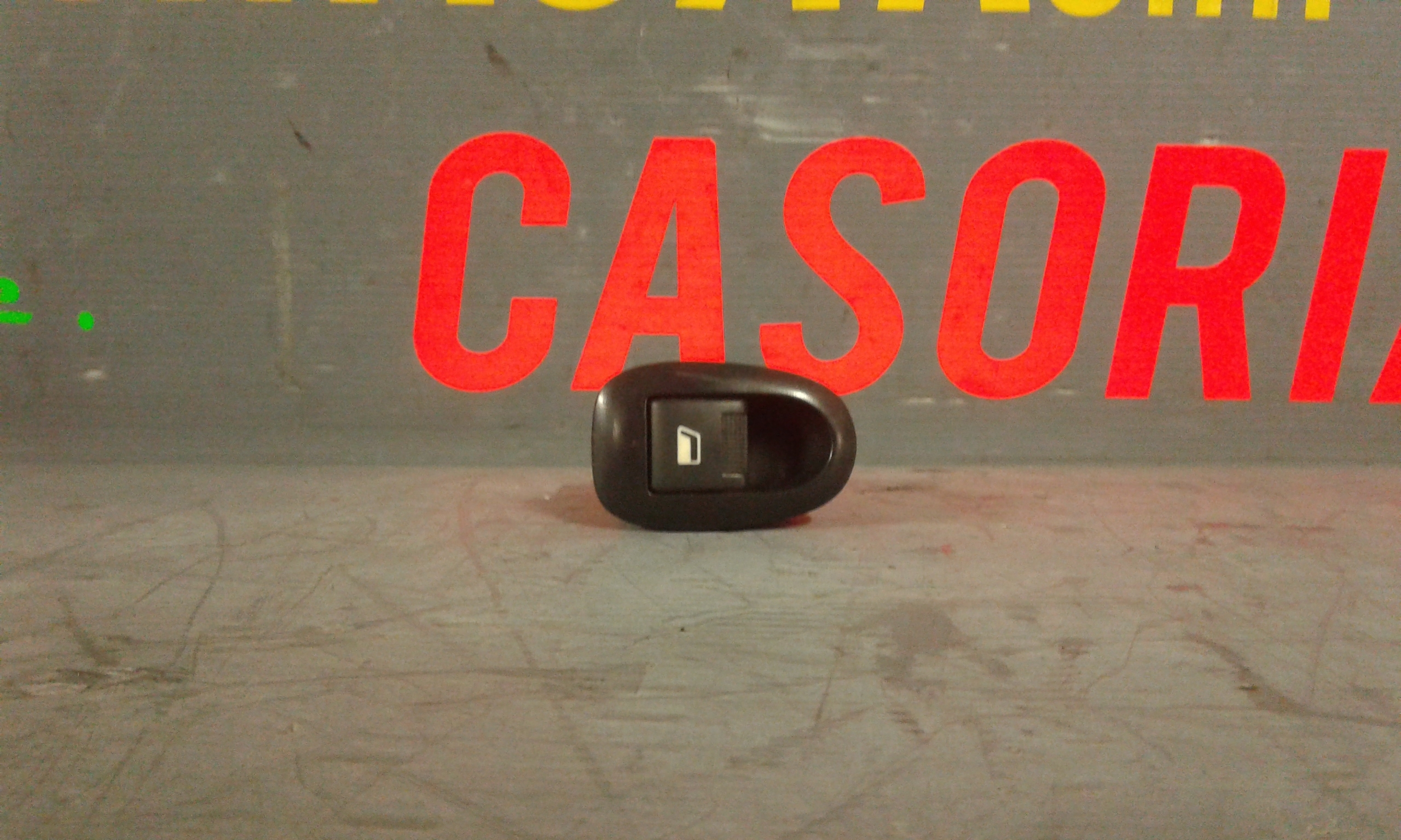 Interruttore Alzacristalli Porta Post. Destro Usato