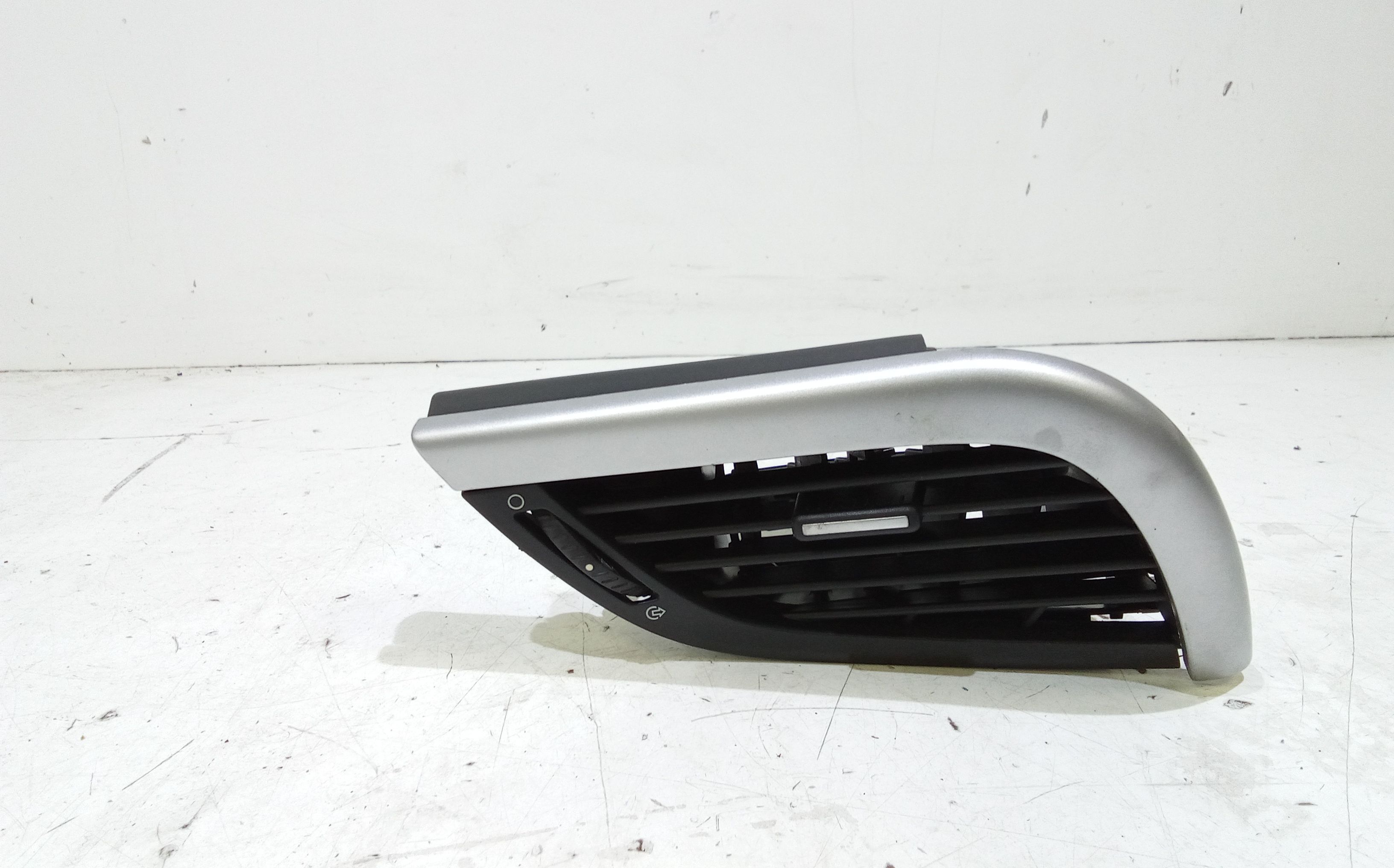 Condotto Aria Bocchette Lat. Cruscotto Destro 6447VN Usato