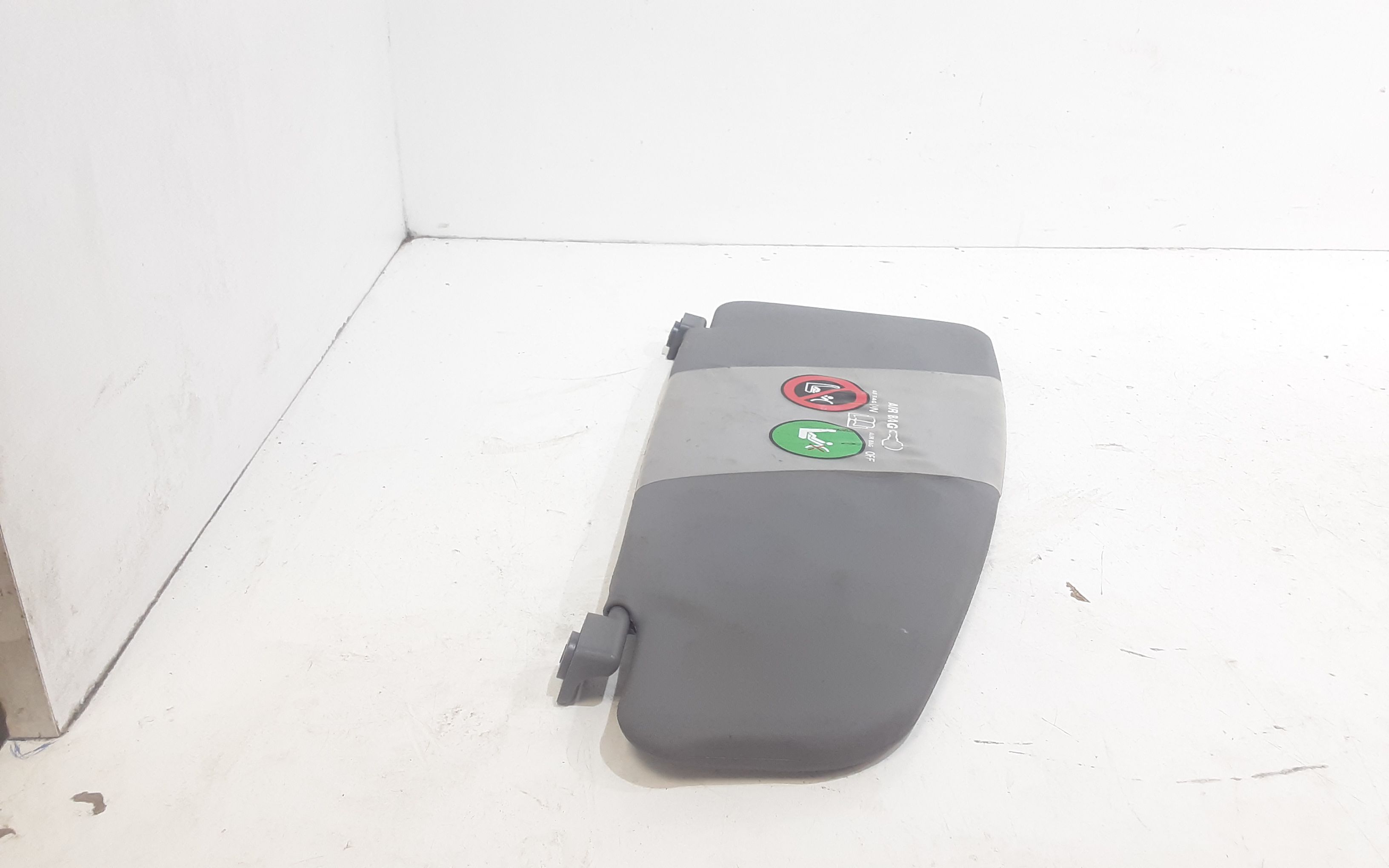 Aletta Parasole Parabrezza Destro 735294014 Usato