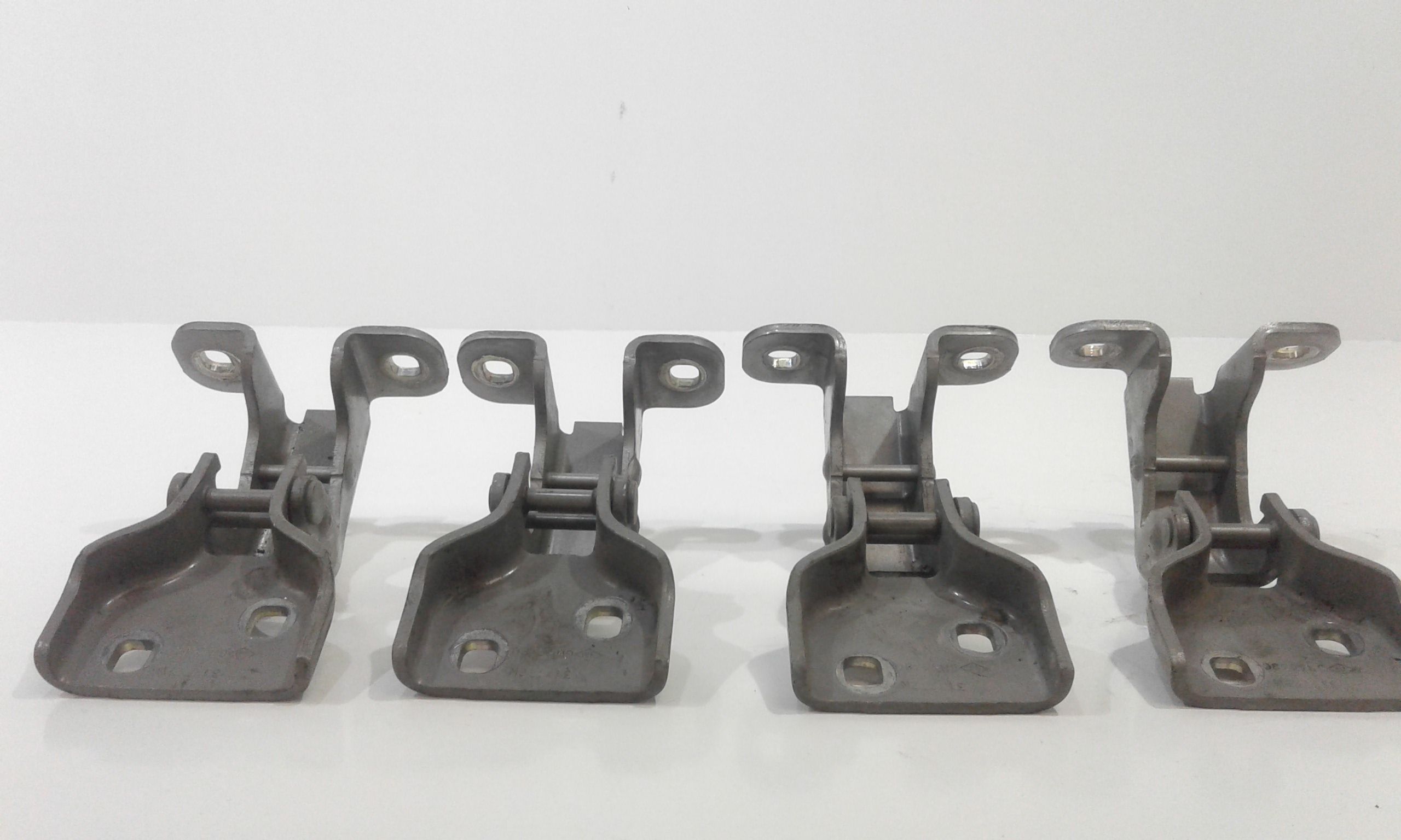 Cerniera Porta Ant. Destro,cerniera Porta Ant.sinistro, Cerniera Porta Post. Destro, Cerniera Porta Post. Sinistro Usato