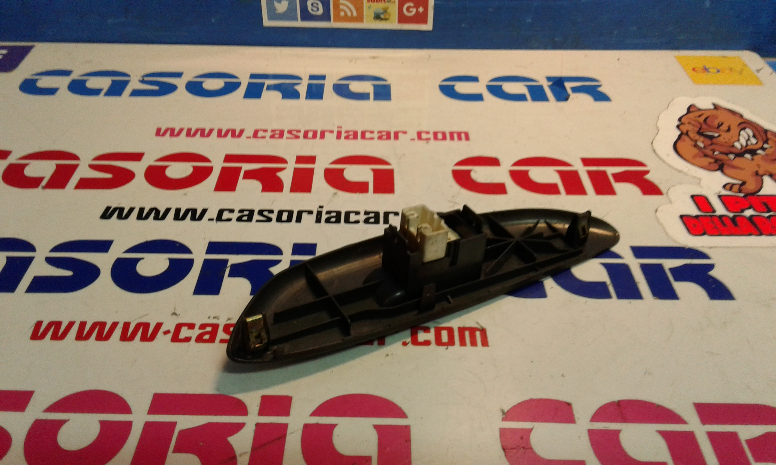 Interruttore Alzacristalli Porta Ant. Destro 8481012080 Usato