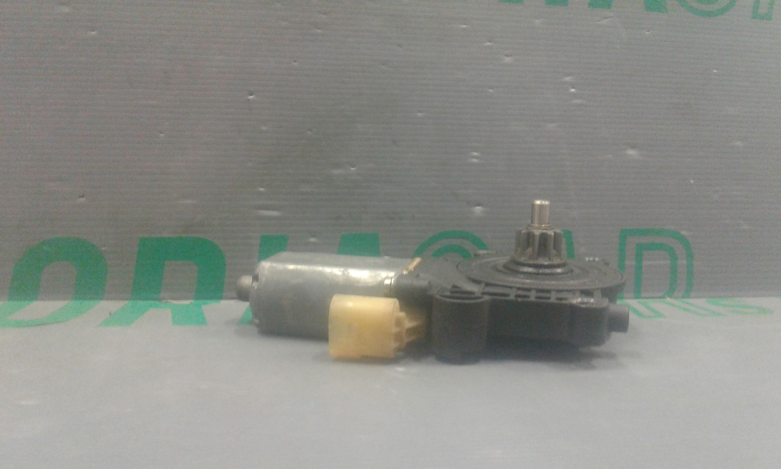 Motorino Alzacristallo Porta Ant. Destro Q0002684V004000000 Usato