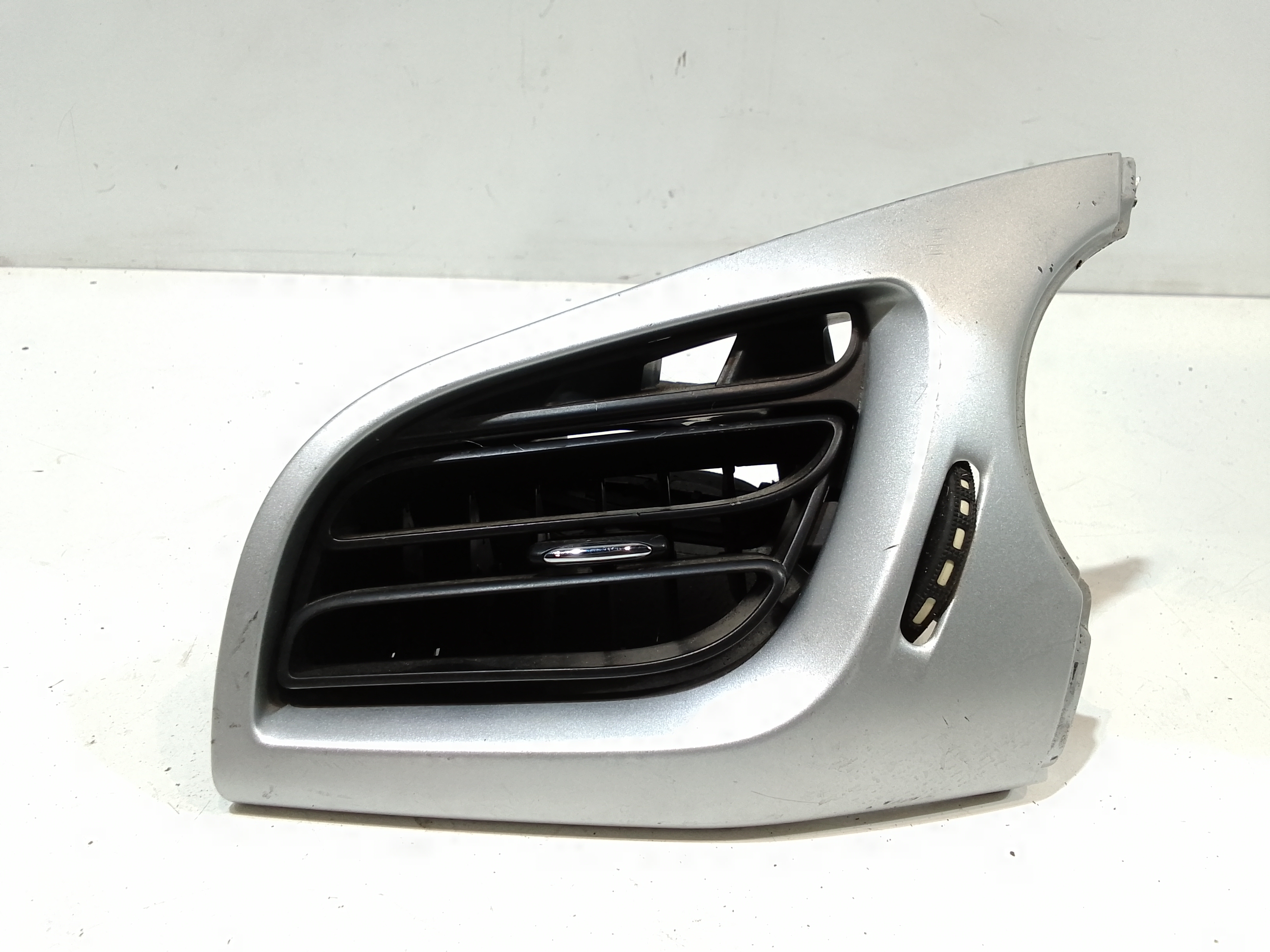 Condotto Aria Bocchette Lat. Cruscotto Sinistro 824798 Usato