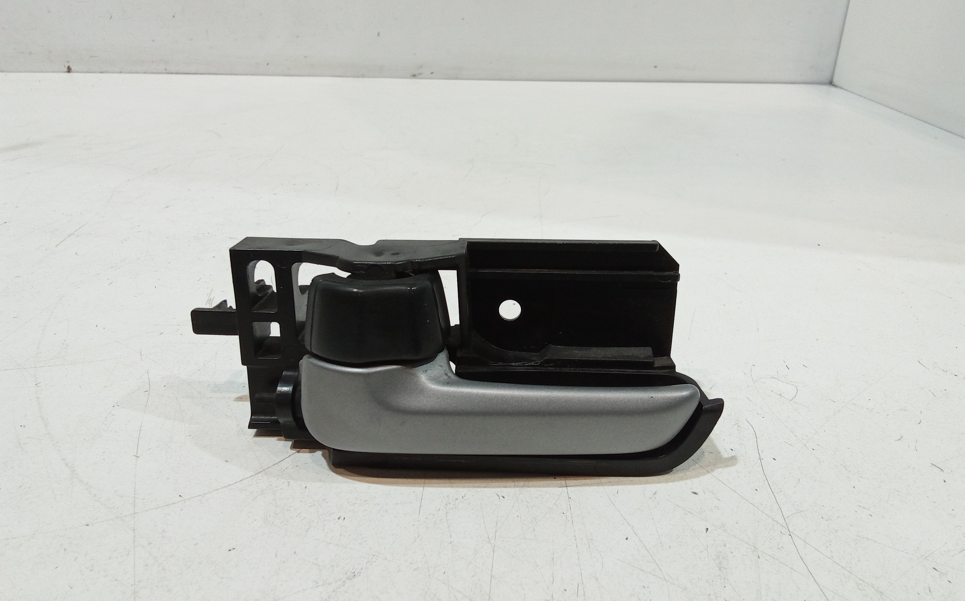 Maniglia Int. Apertura Porta Post. Sinistro 93195907 Usato