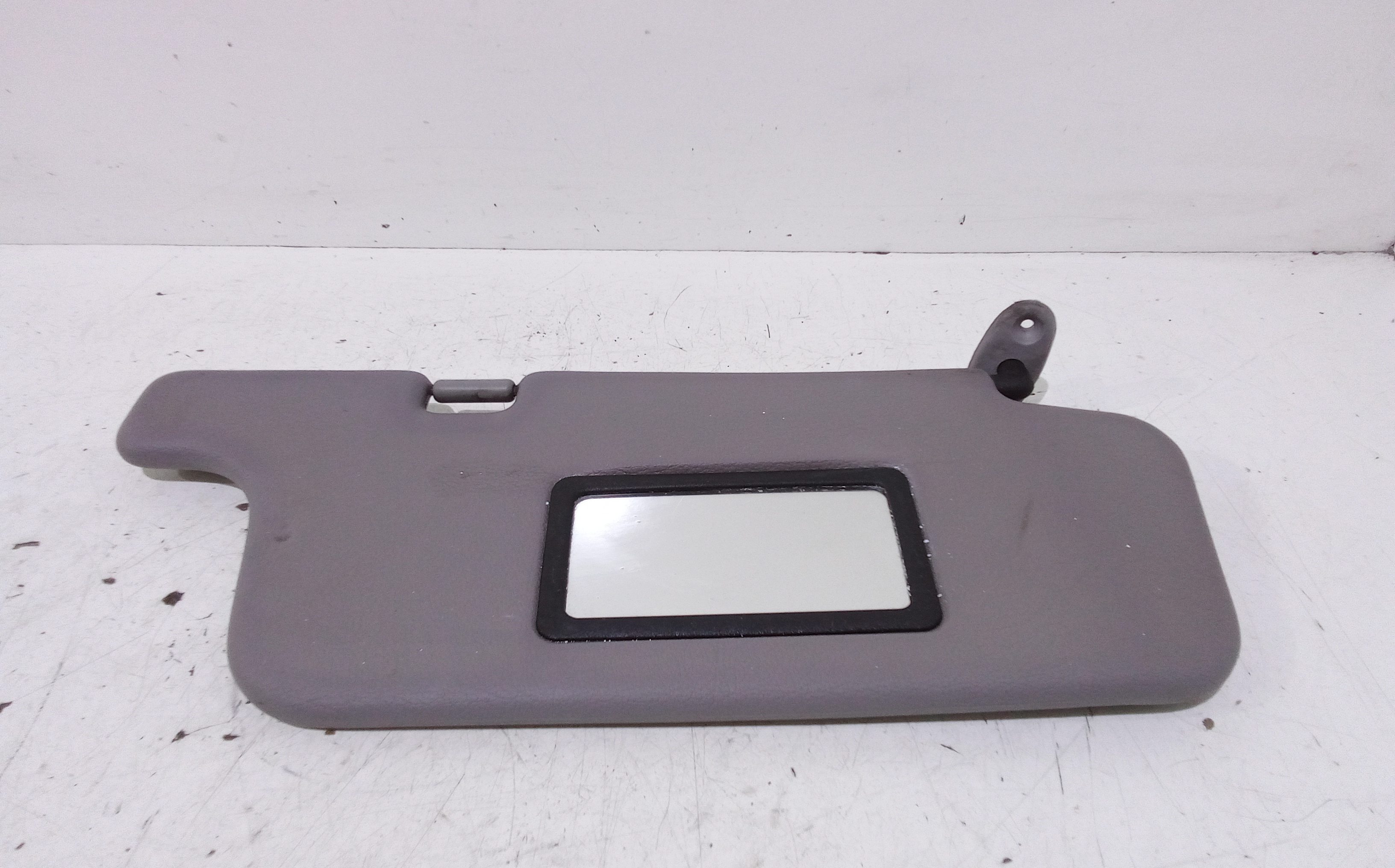 Aletta Parasole Parabrezza Destro 964001F570 Usato