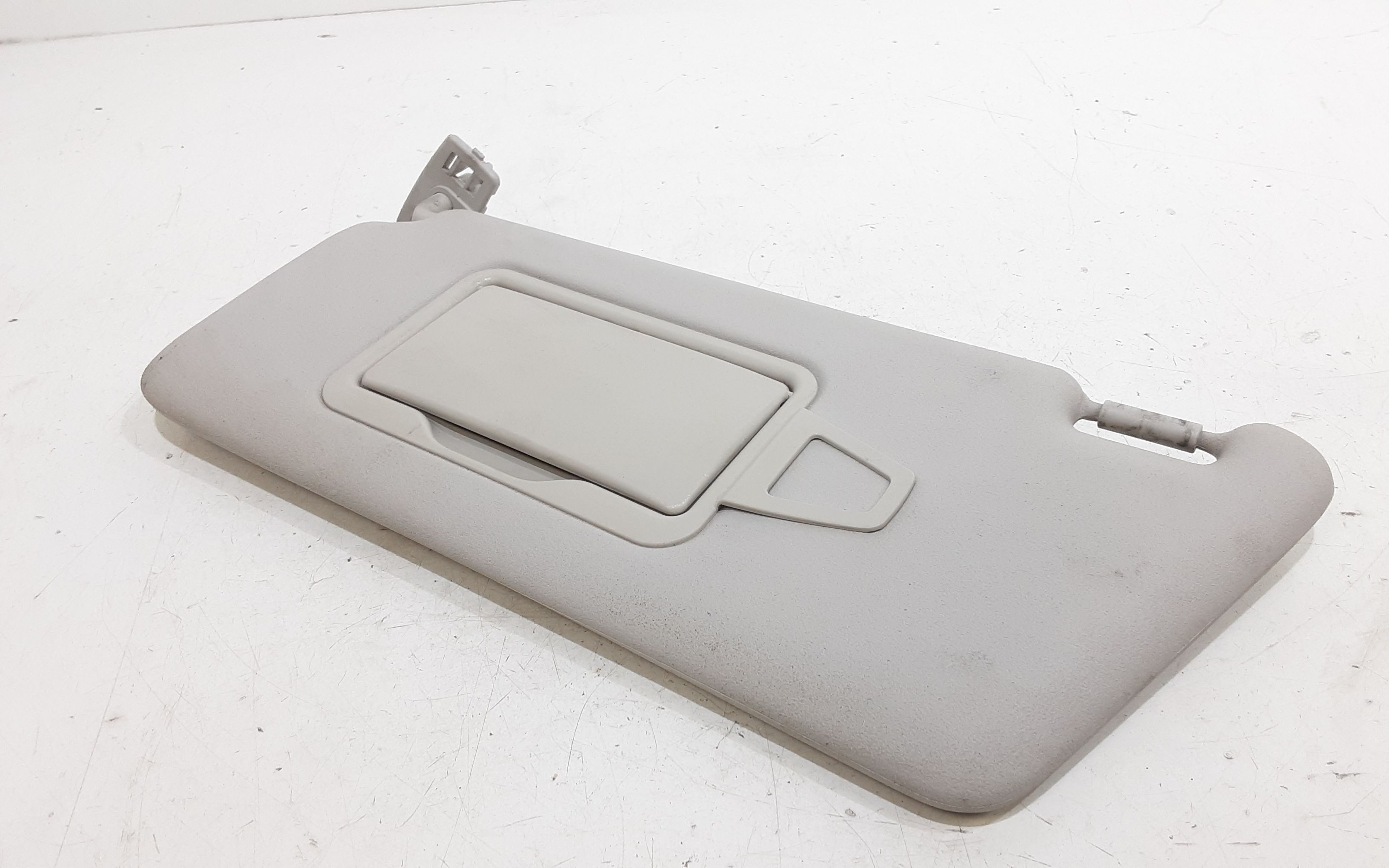 Aletta Parasole Parabrezza Sinistro A16981001107H48 Usato