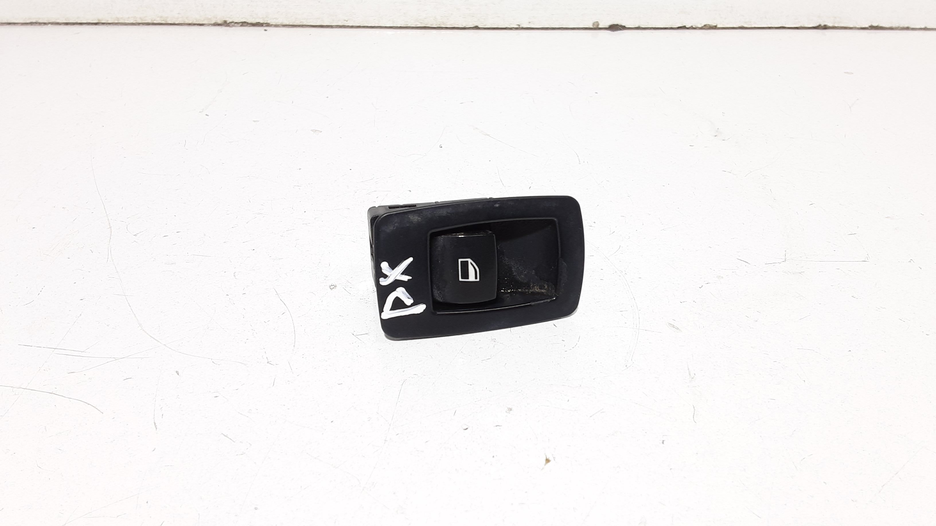 Interruttore Alzacristalli Porta Post. Destro 61316945874 Usato