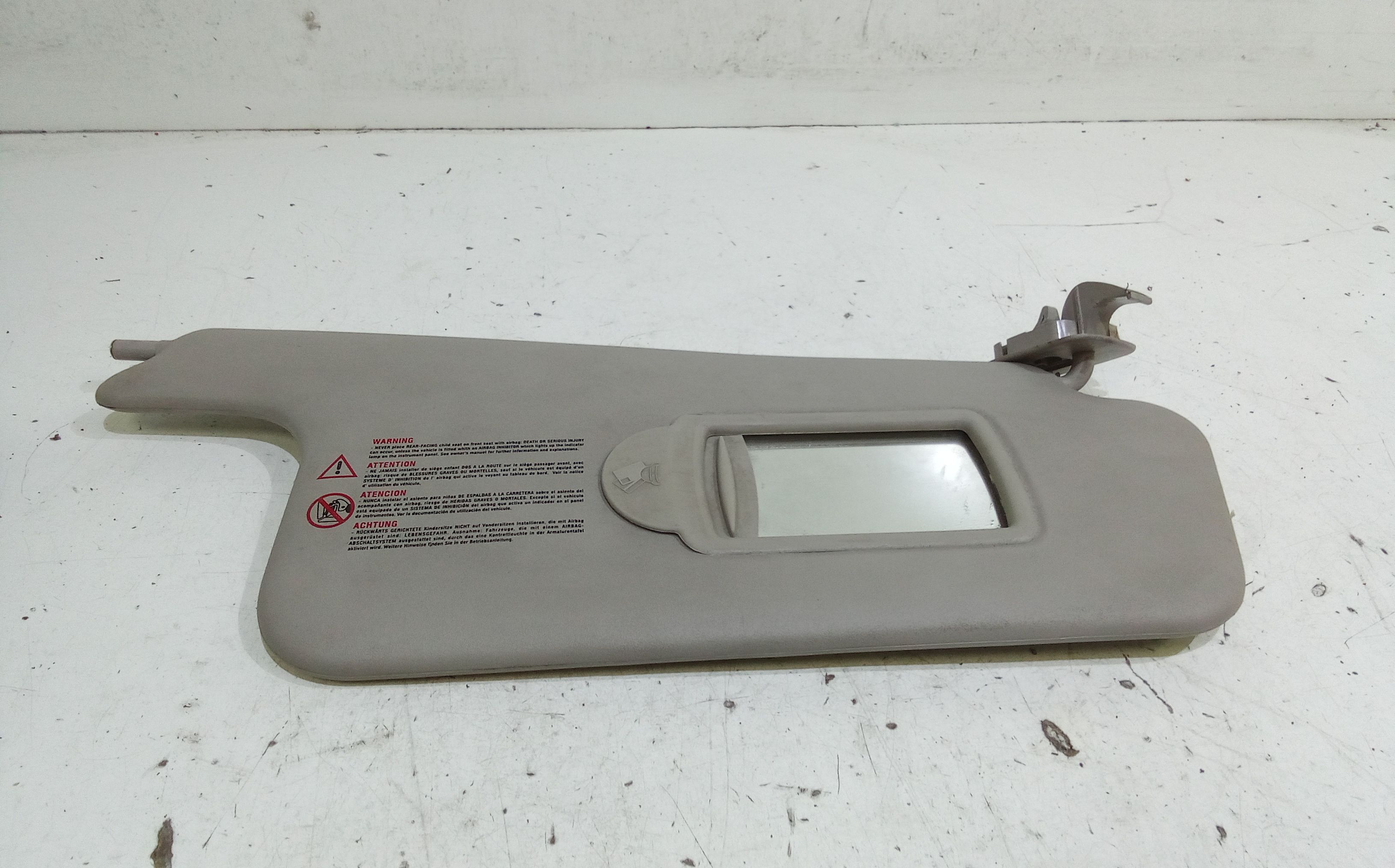 Aletta Parasole Parabrezza Sinistro 8200246824 Usato