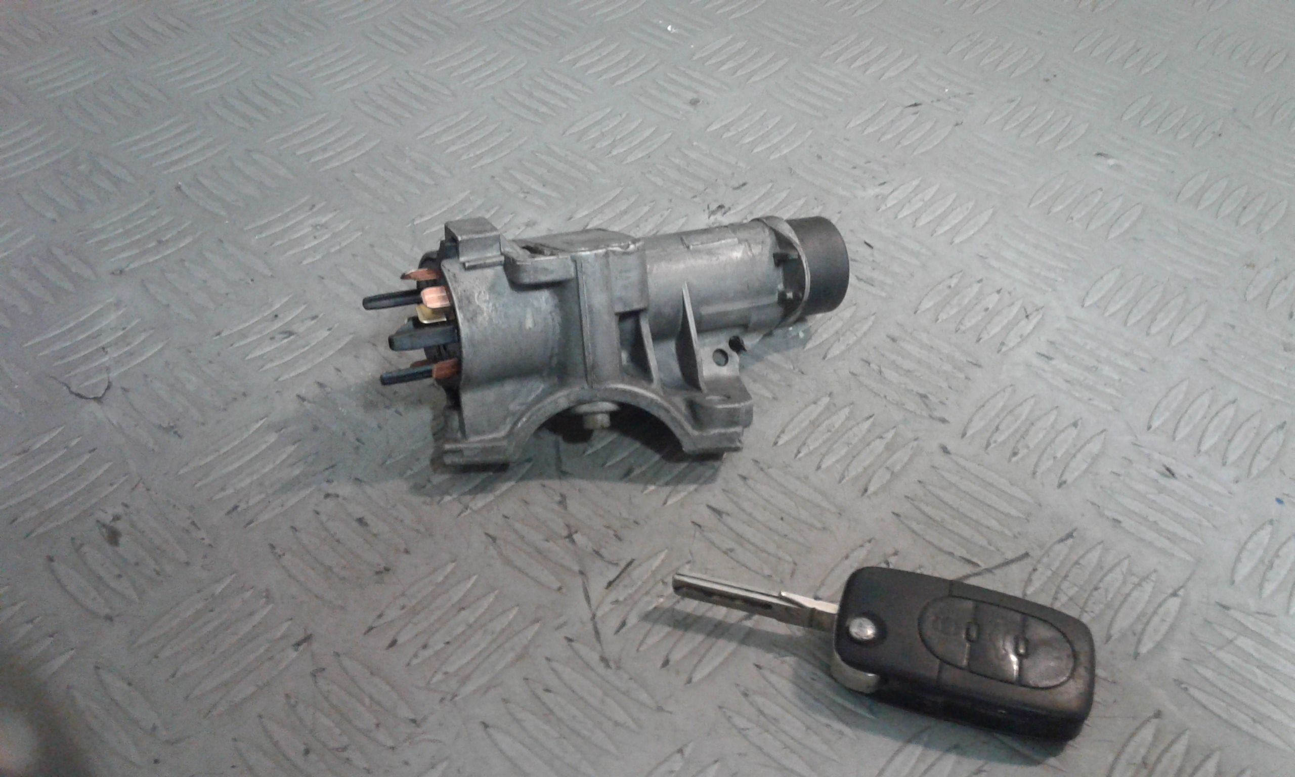 Commutatore Avviamento Con Cilindretti Serrature Usato