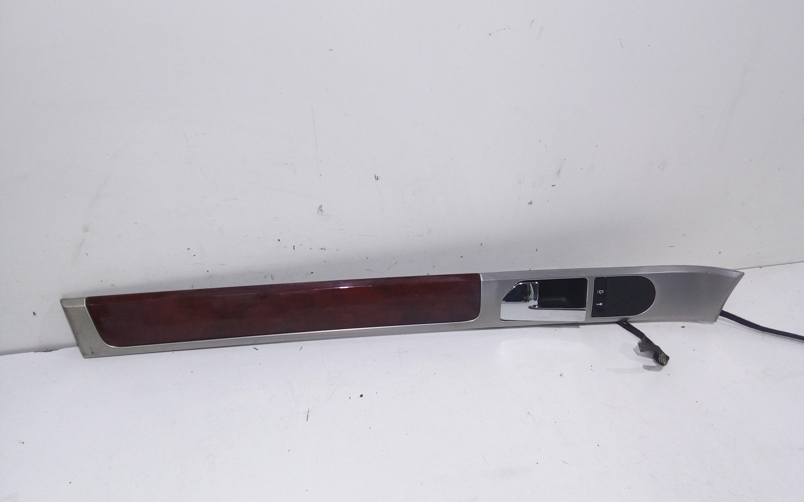 Maniglia Int. Apertura Porta Ant. Sinistro 7L6867061F5W8 Usato