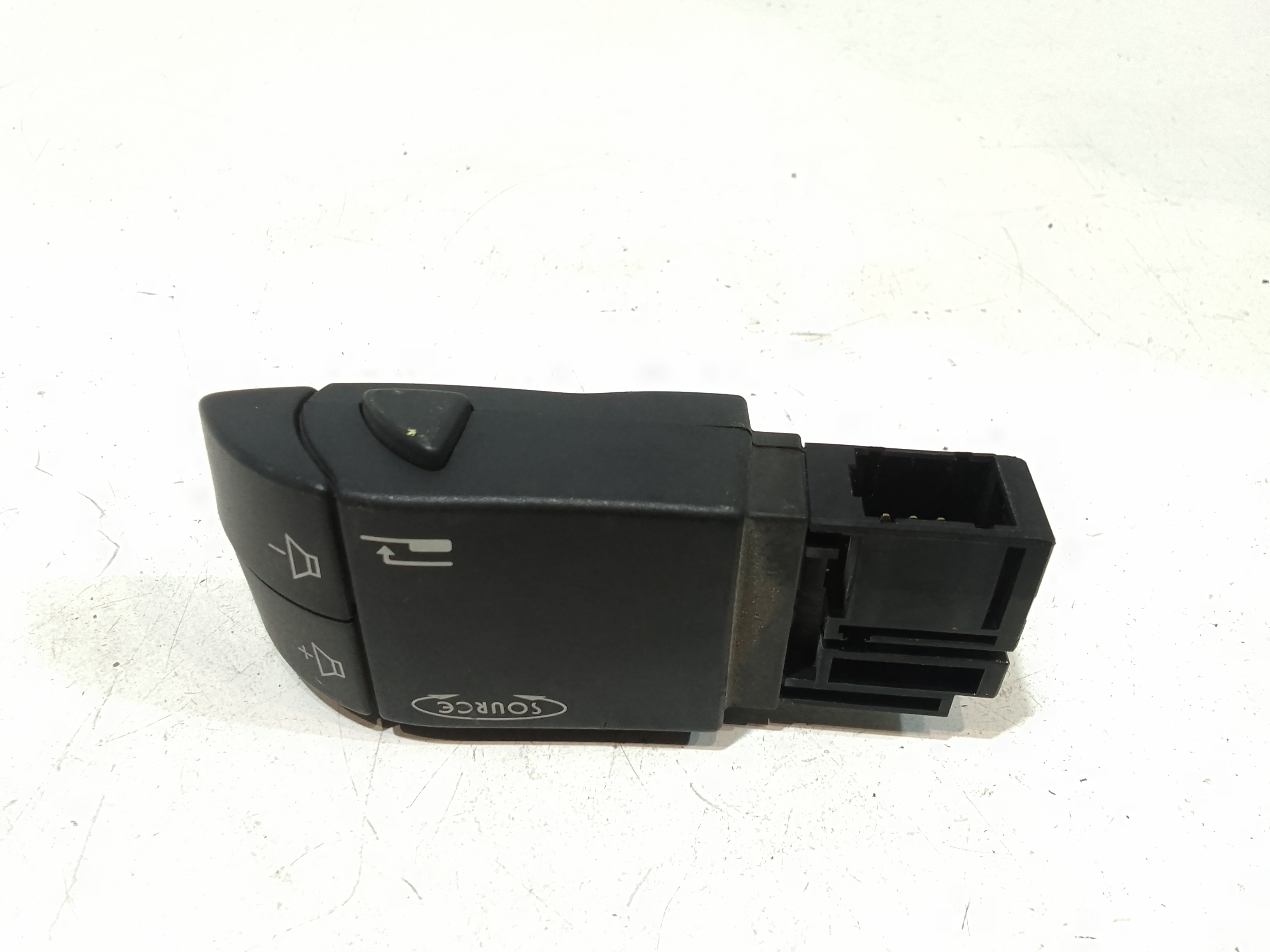 Blocco Volante Multifunzione 8200581750 Usato