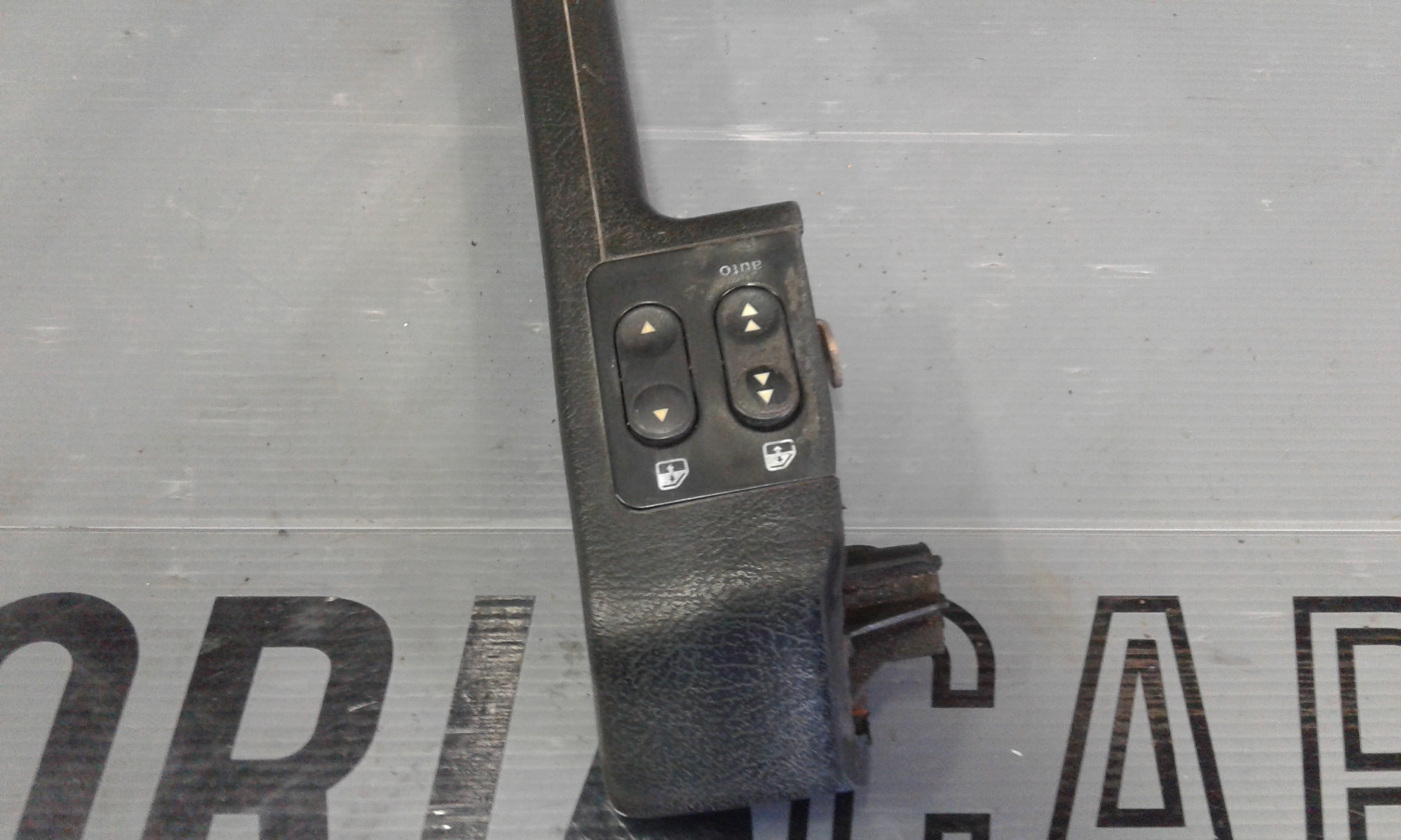 Interruttore Alzacristalli Porta Ant. Sinistro Usato