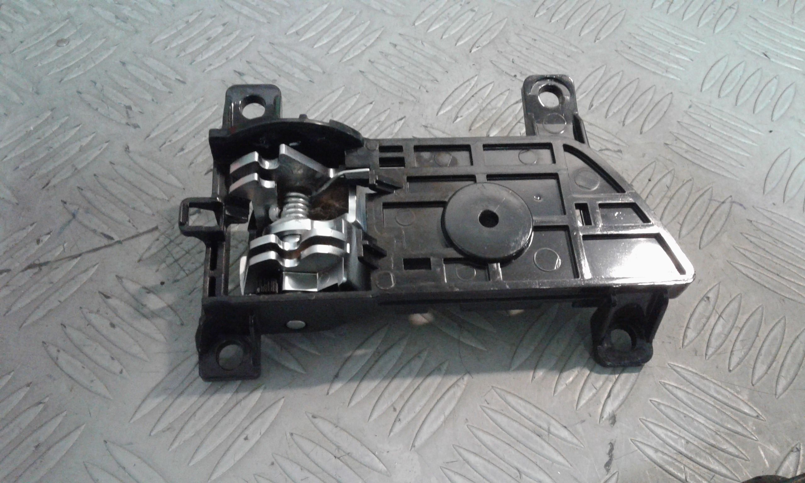 Maniglia Int. Apertura Porta Post. Sinistro 826102P000XMH Usato