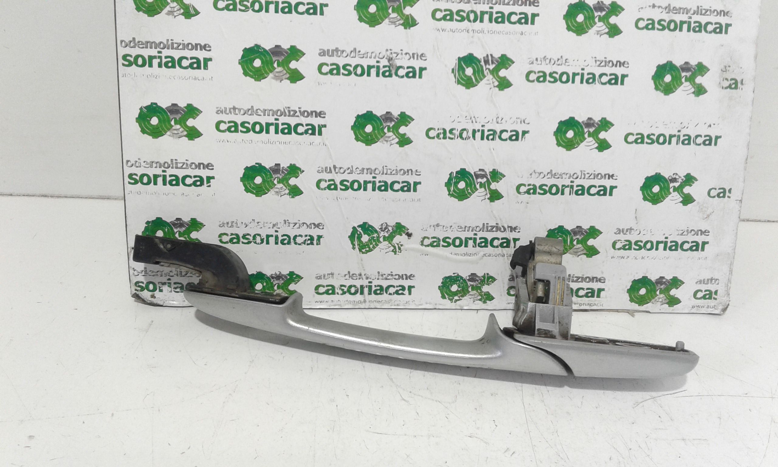 Maniglia Porta Ant. Destro GJ6A58410K08 Usato