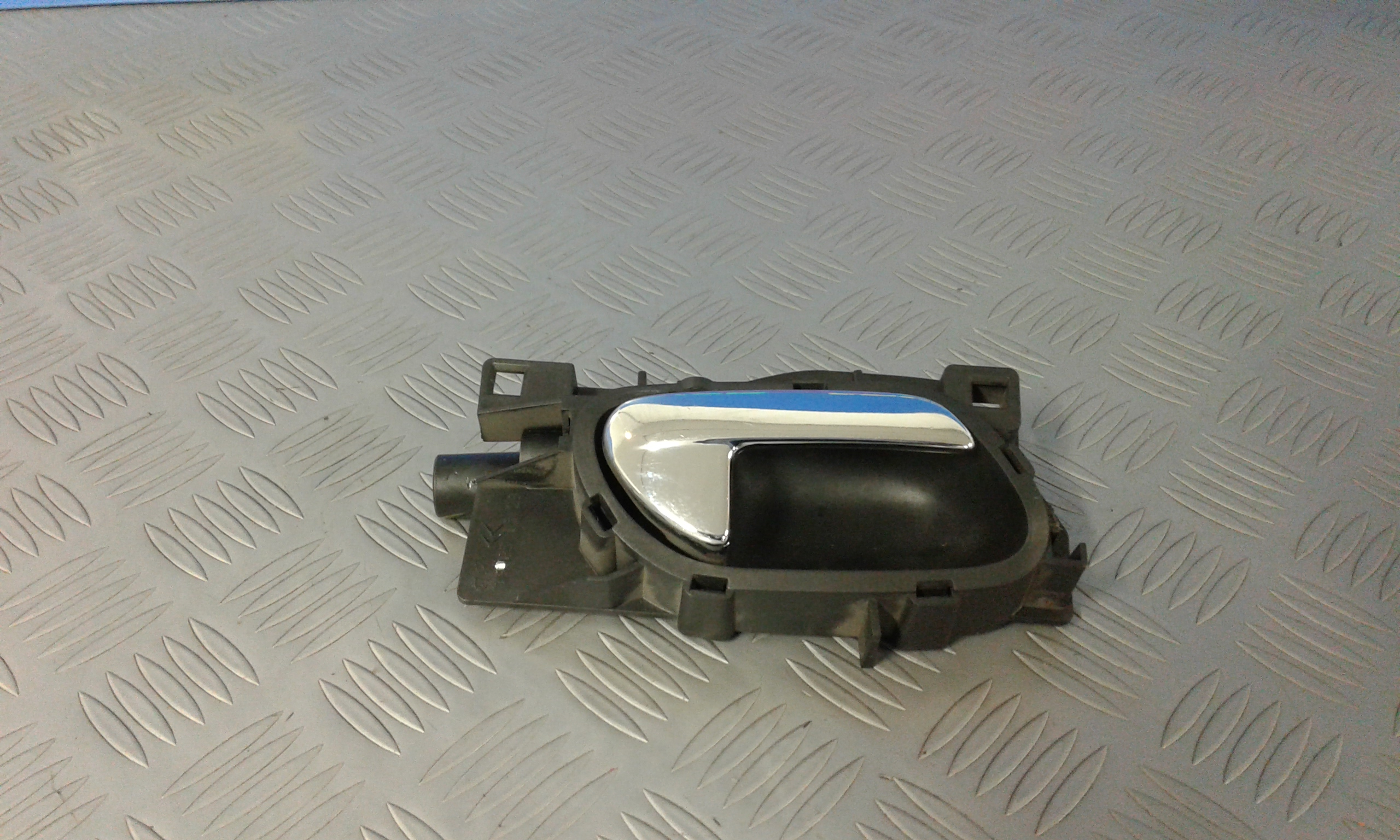 Maniglia Int. Apertura Porta Ant. Destro Usato