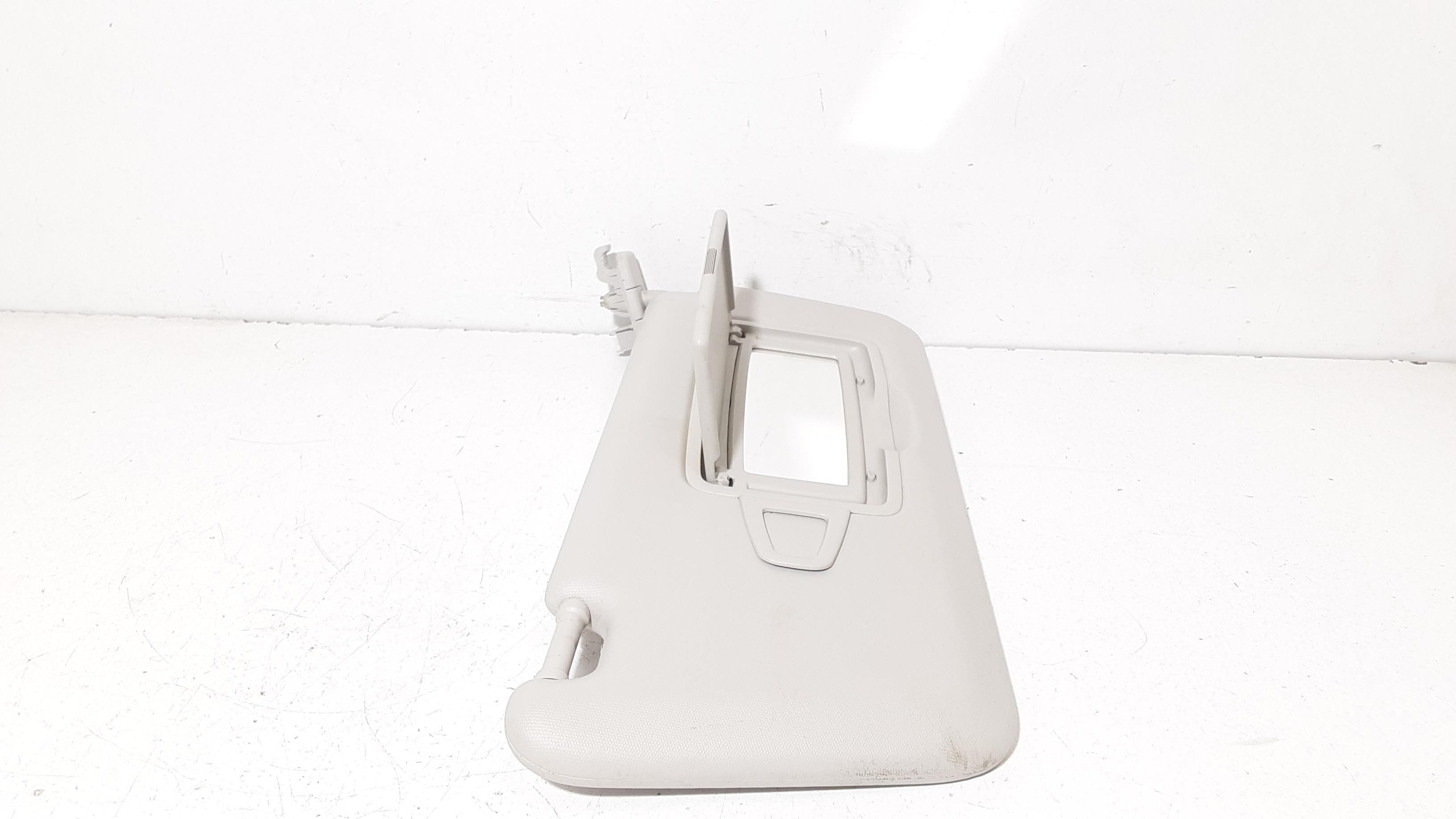 Aletta Parasole Parabrezza Destro A17681002109H43 Usato