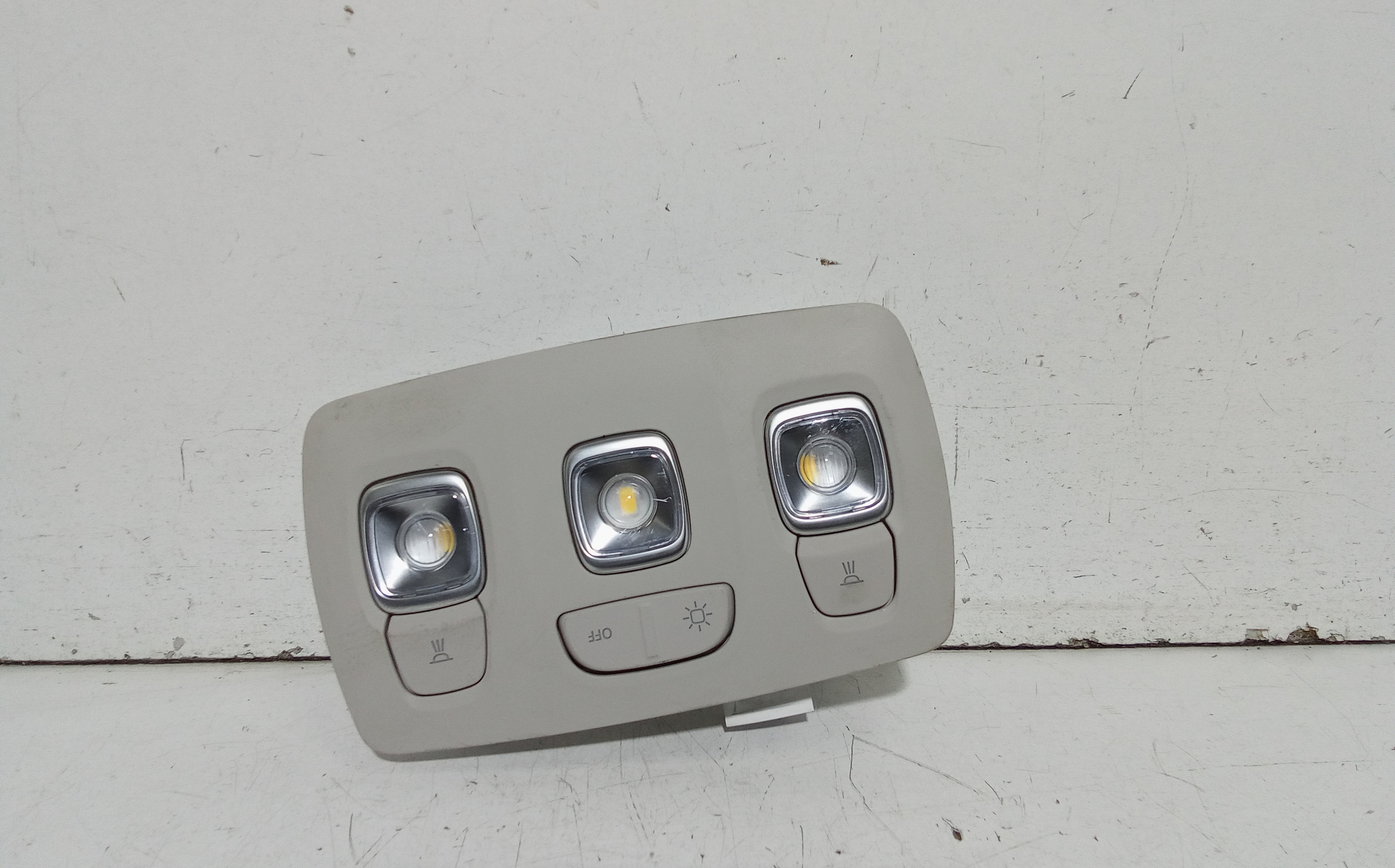 Luce Cortesia Ant. Tetto A4209065500 Usato