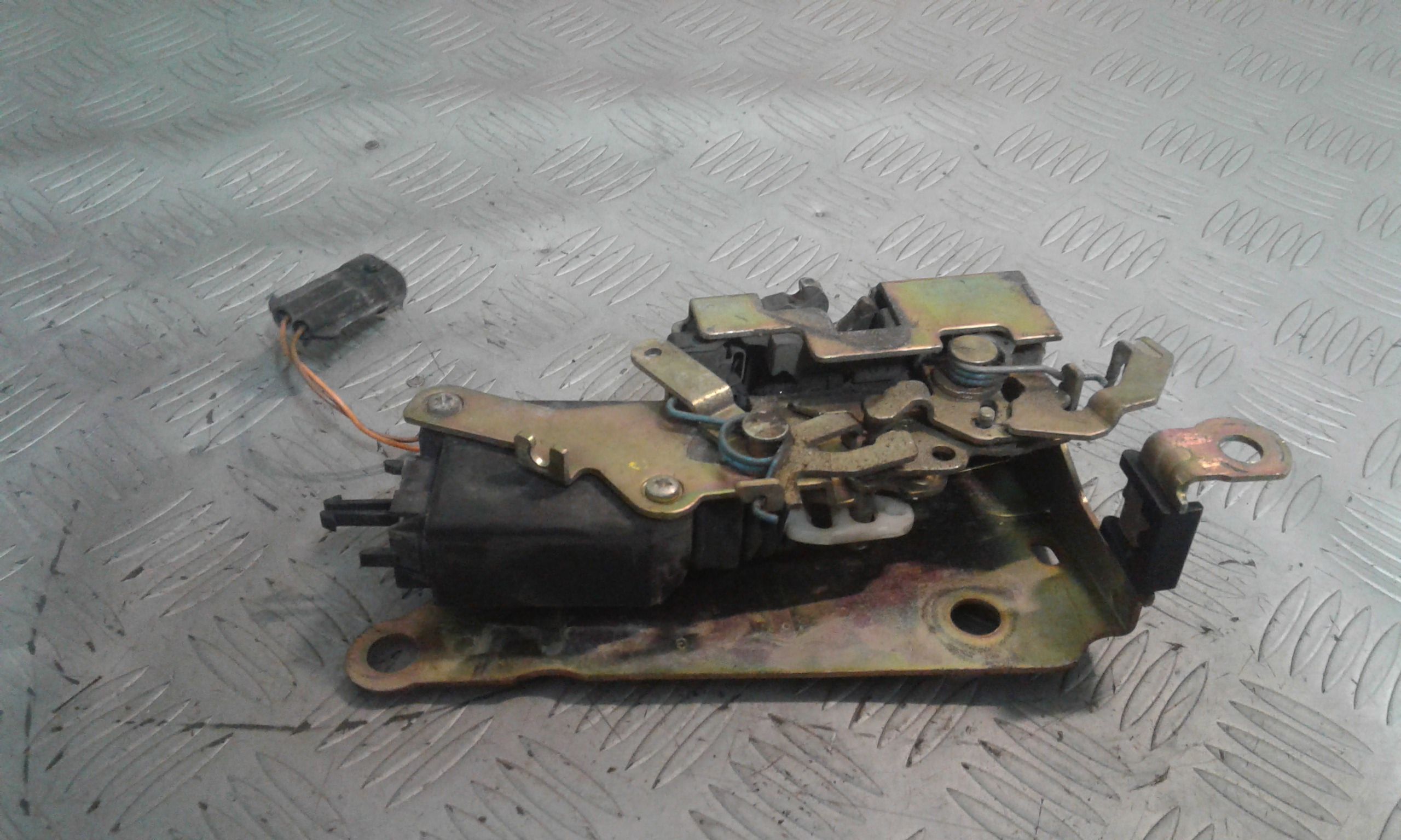 Serratura Porta Ant. Destro Q0010427V001000000 Usato