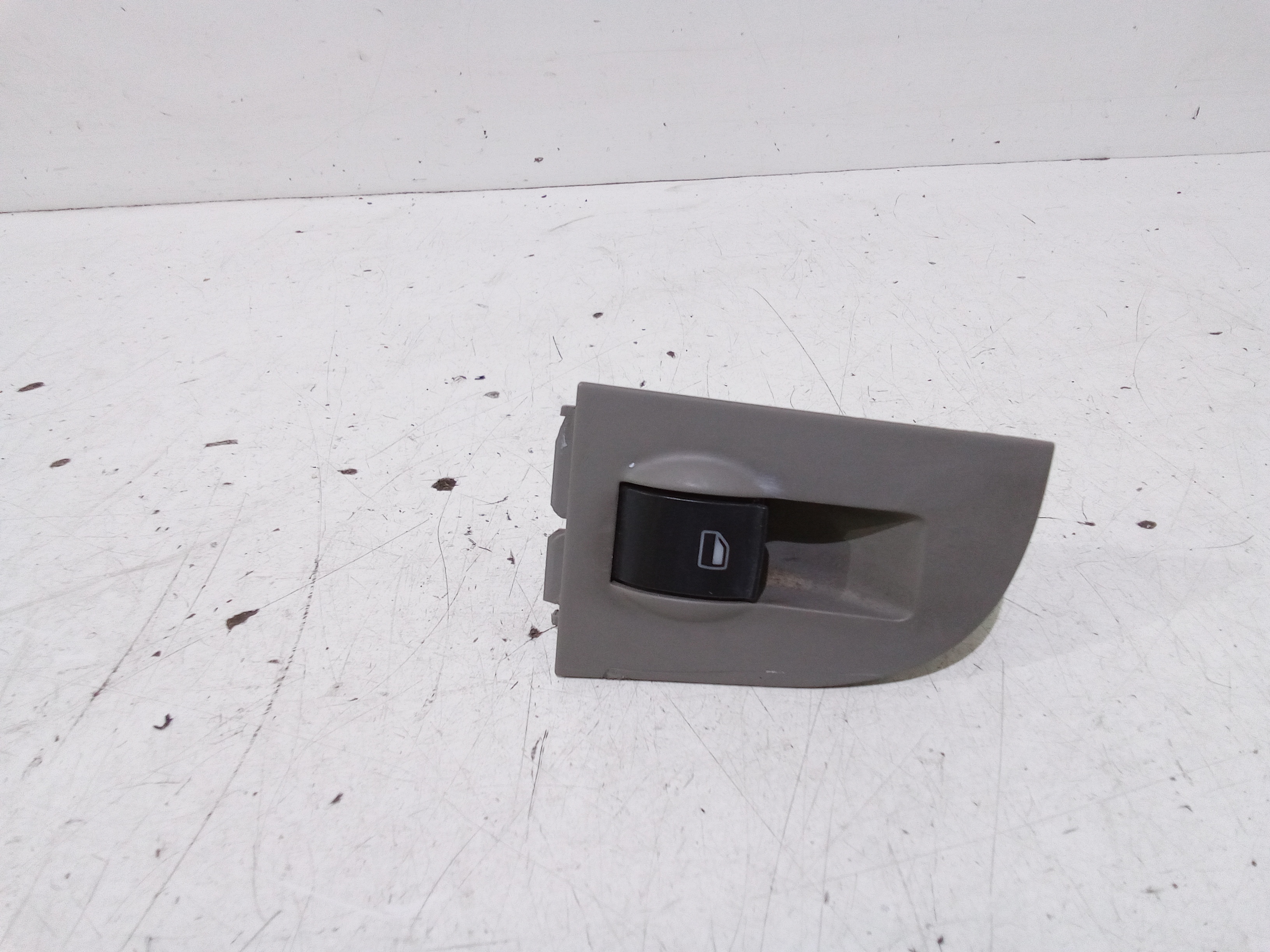 Interruttore Alzacristalli Porta Post. Destro Usato