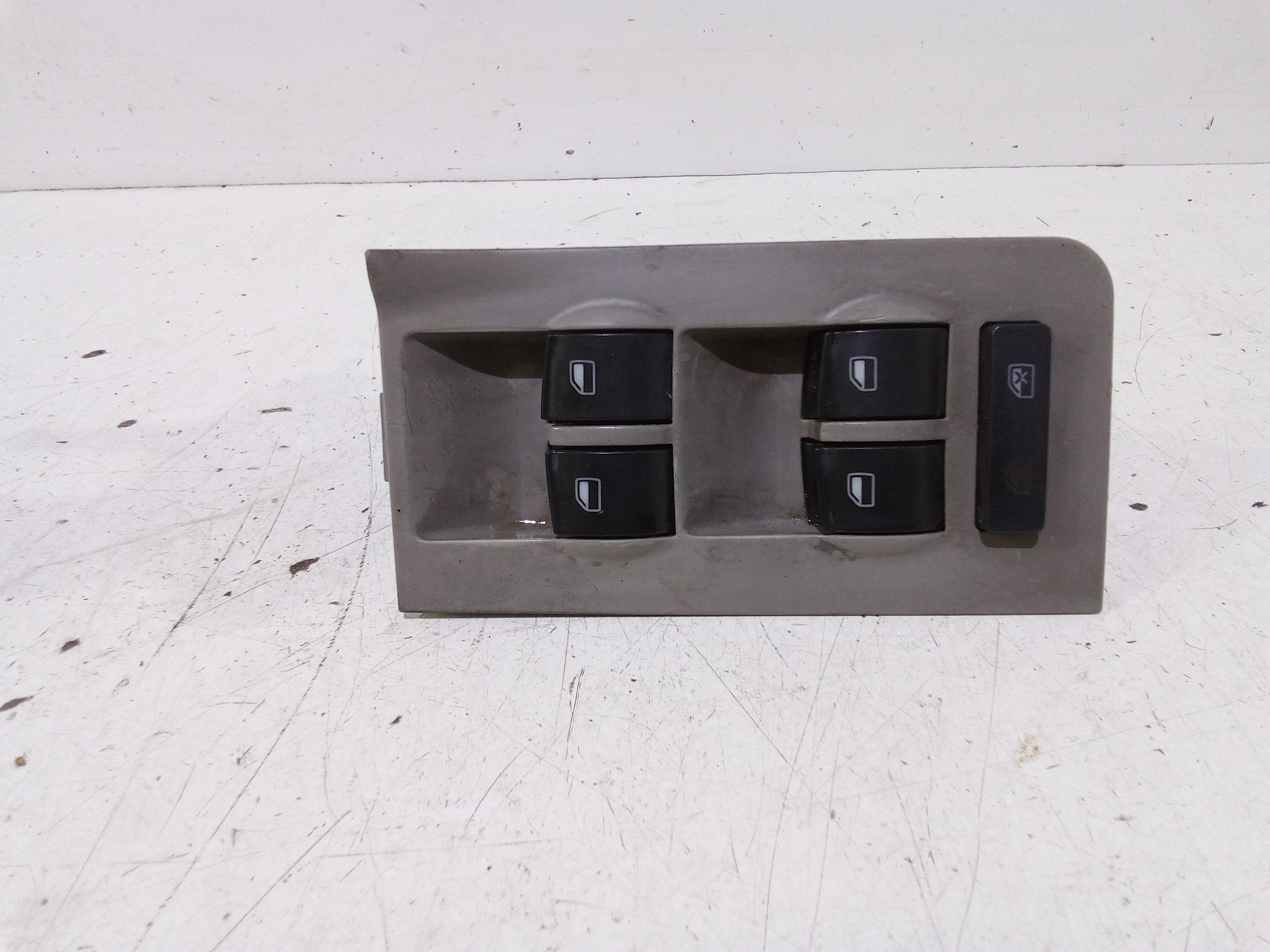 Interruttore Alzacristalli Porta Ant. Sinistro Usato