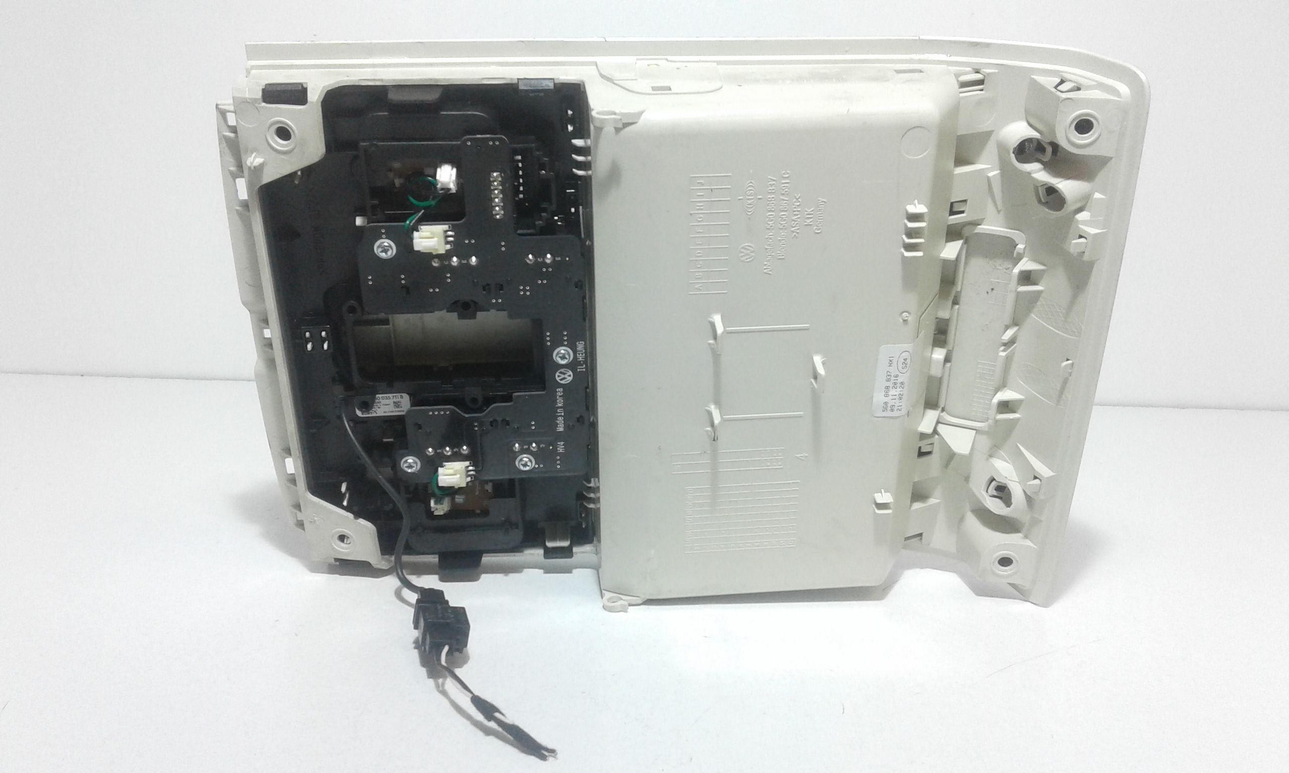 Luce Cortesia Ant. Tetto 1K0947105P82V Usato