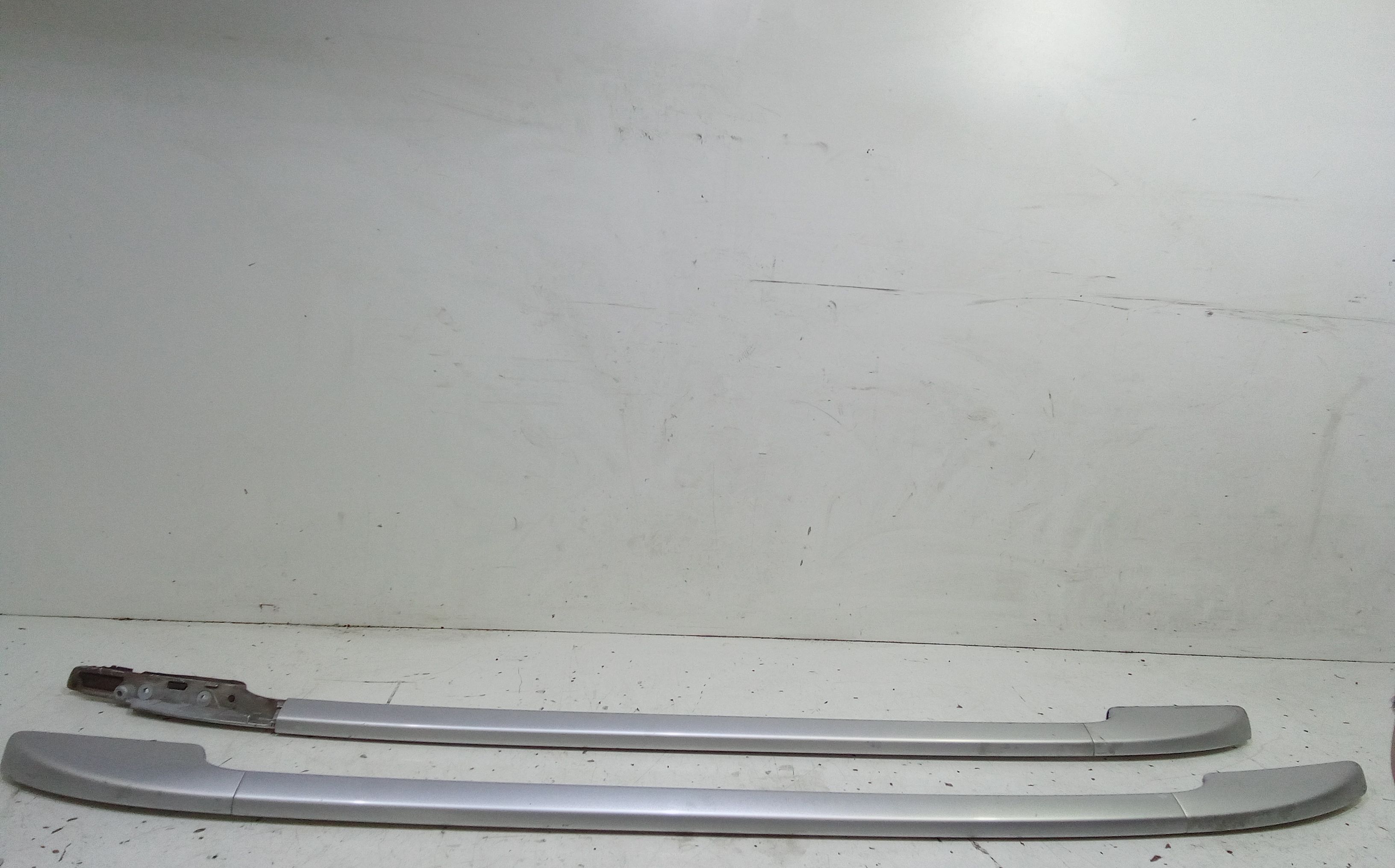 Barre Portatutto Per Mancorrente Tetto Destro + Barre Portatutto Per Mancorrente Tetto Sinistro Usato
