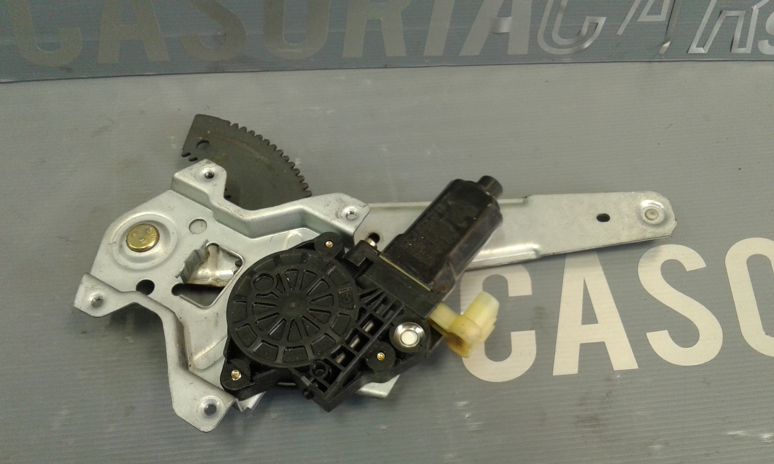 Alzacristallo Porta Post. Destro 834021C000 Usato