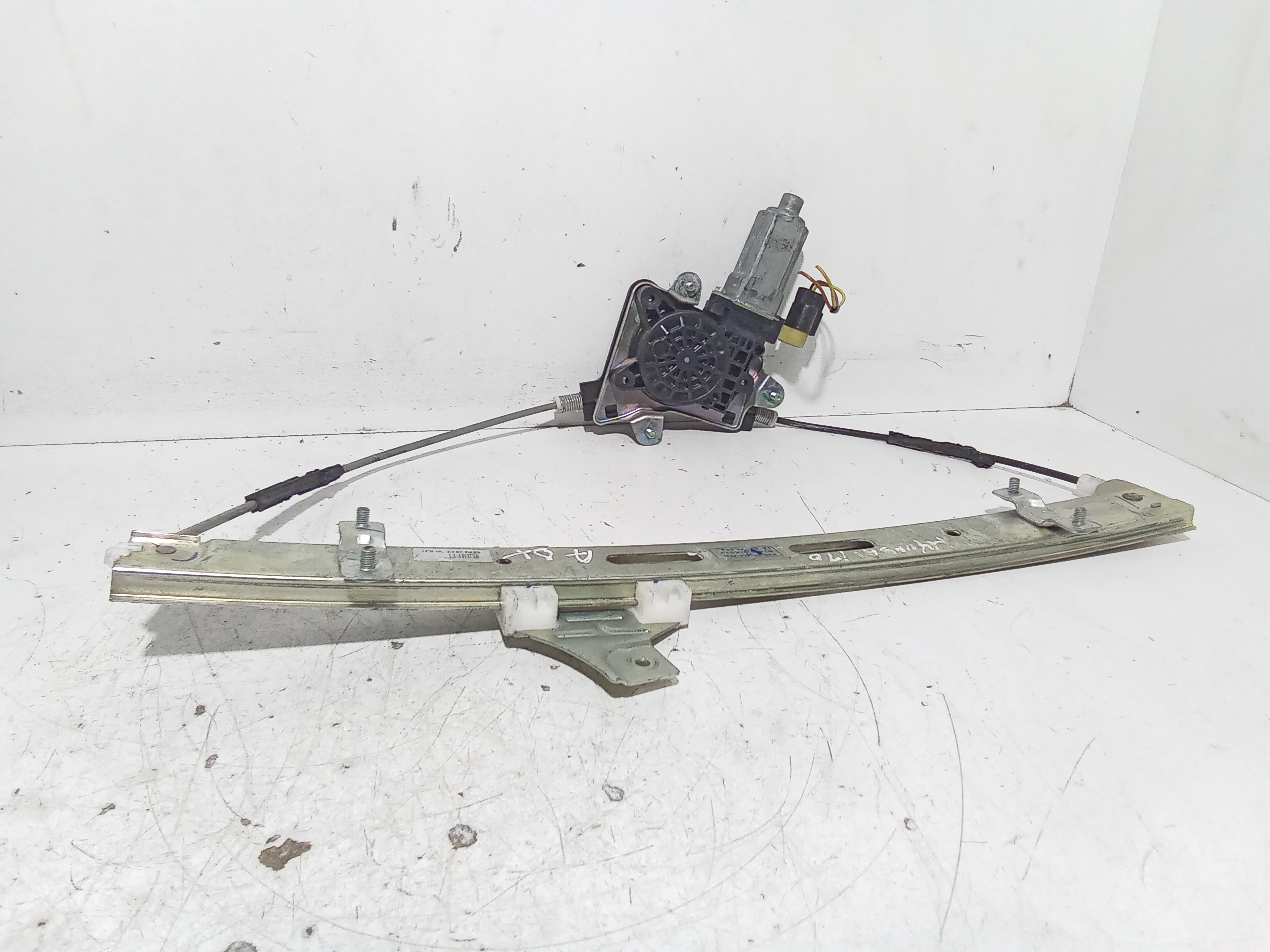 Alzacristallo Porta Ant. Destro 824020X000 Usato