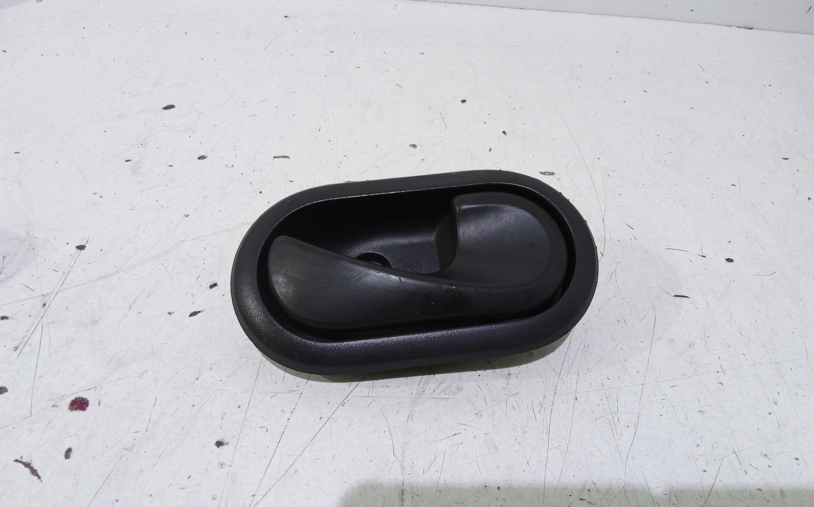 Maniglia Int. Apertura Porta Post. Destro 8200733847 Usato