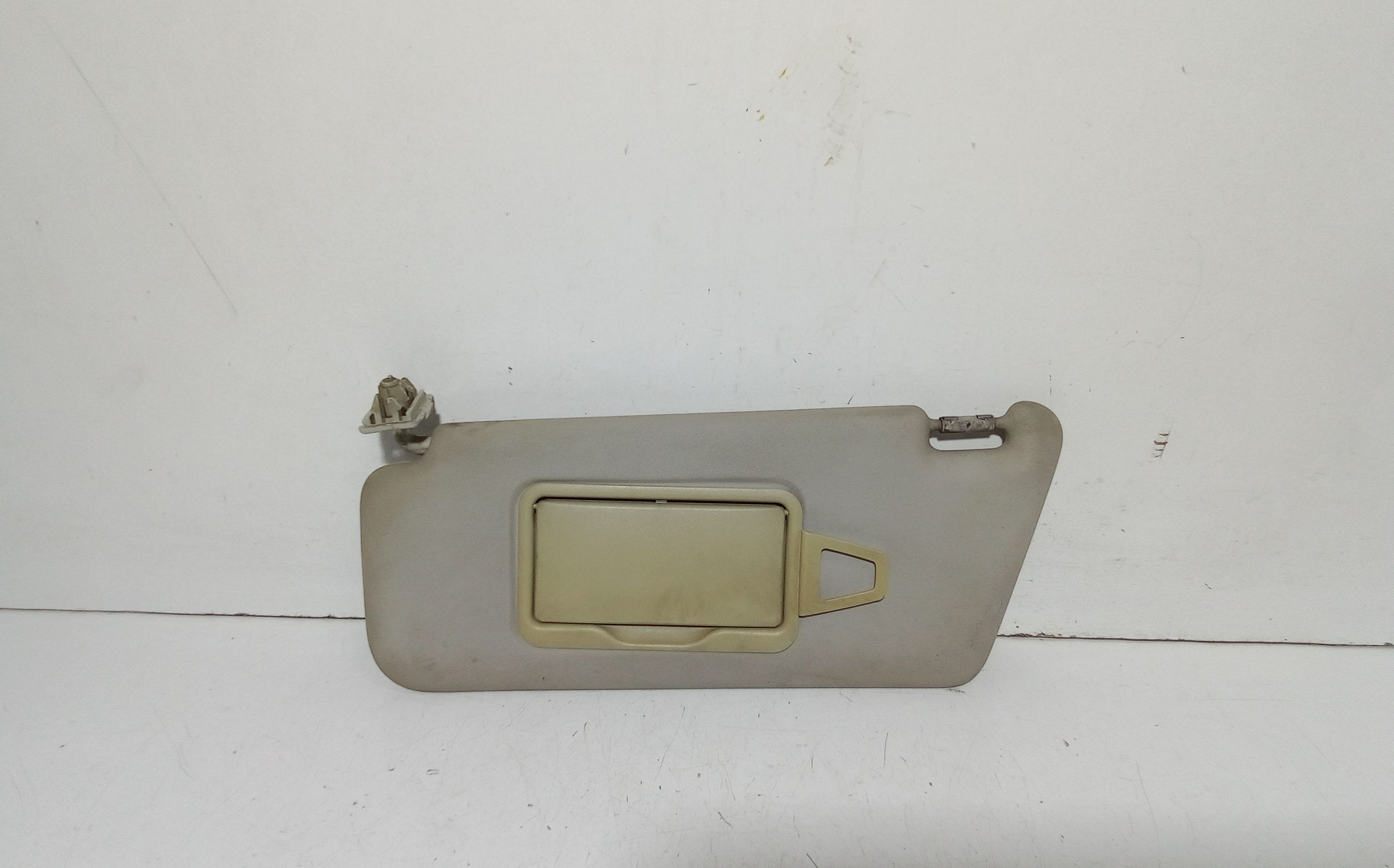 Aletta Parasole Parabrezza Sinistro A16981001107H48 Usato