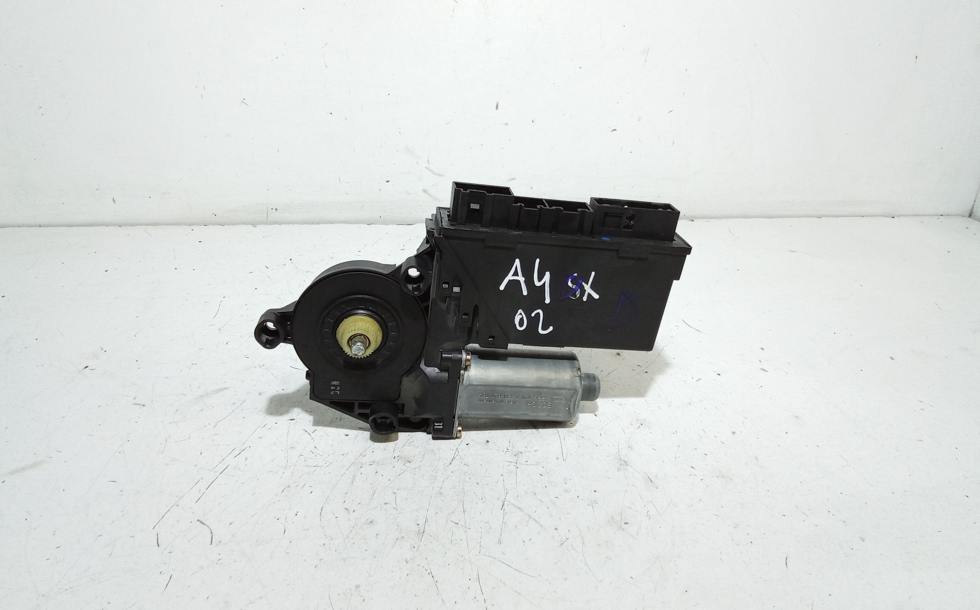 Motorino Alzacristallo Porta Ant. Destro 8E1959802G Usato