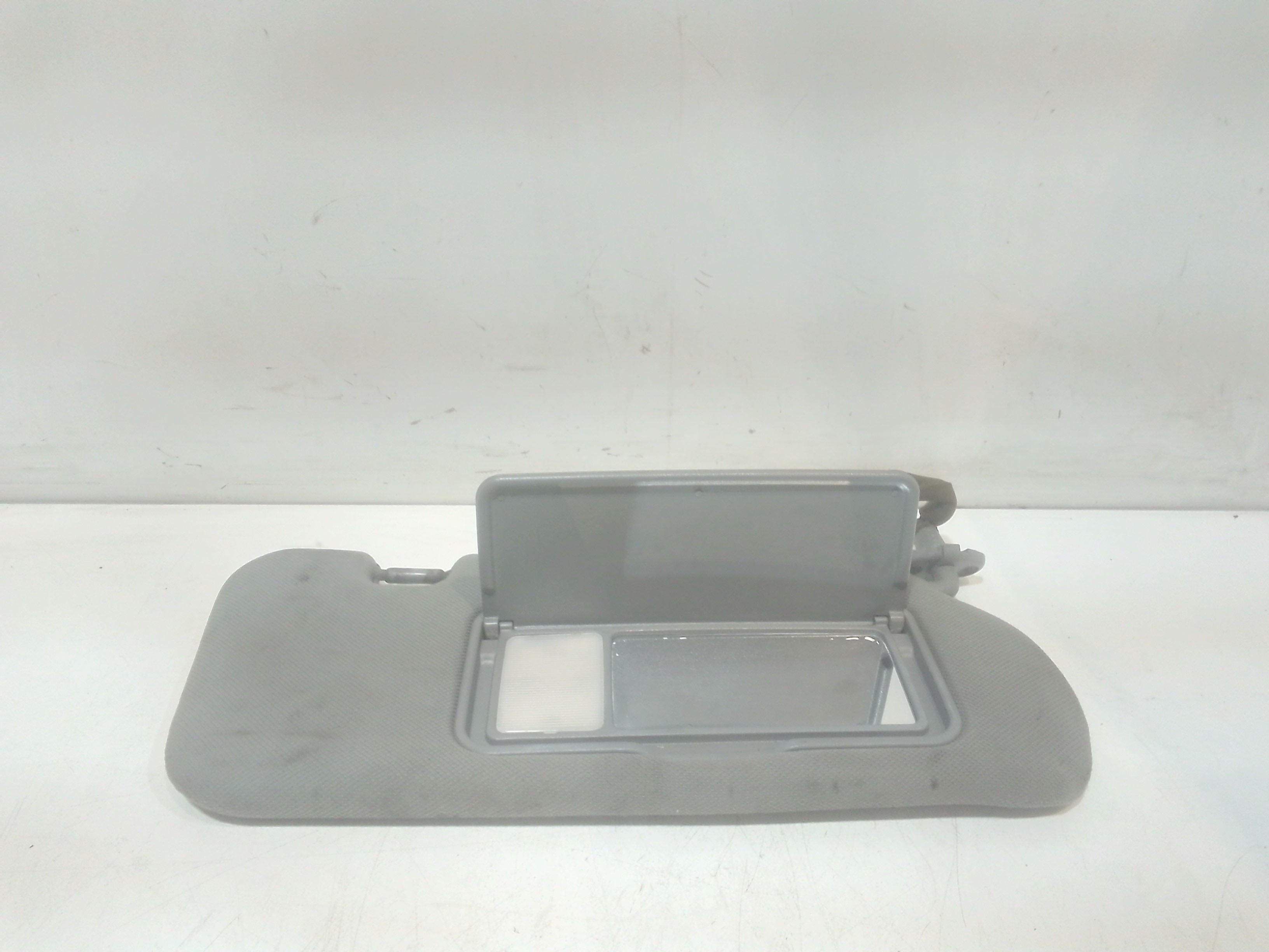 Aletta Parasole Parabrezza Destro 852043E01044 Usato