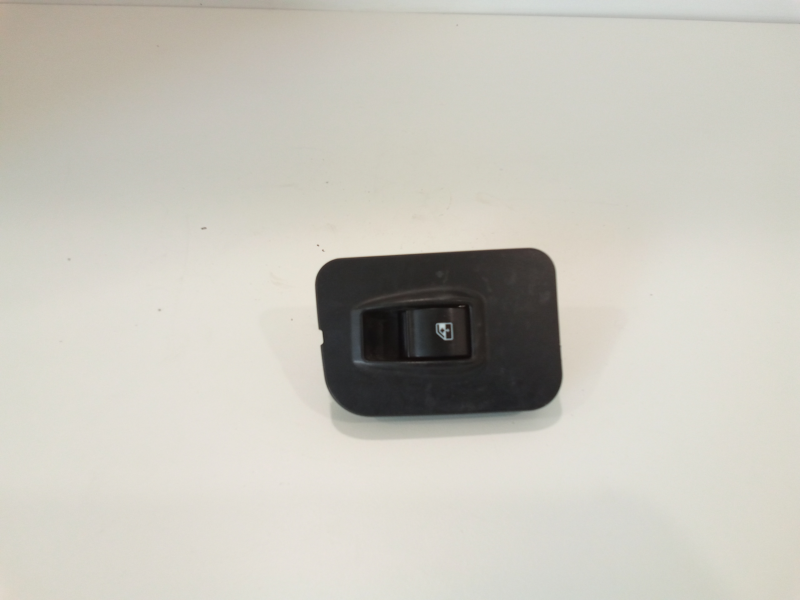 Interruttore Alzacristalli Porta Ant. Destro 735461282 Usato