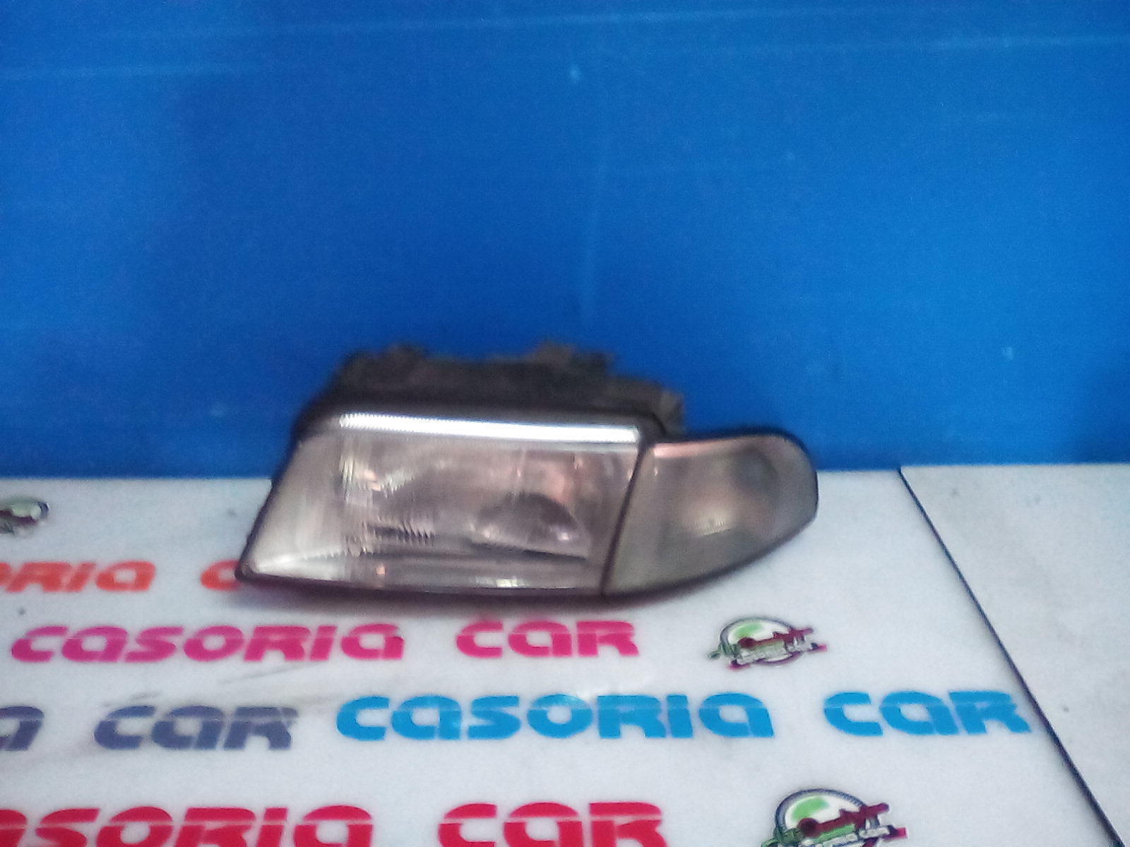 Proiettore Sinistro 8D0941029 Usato