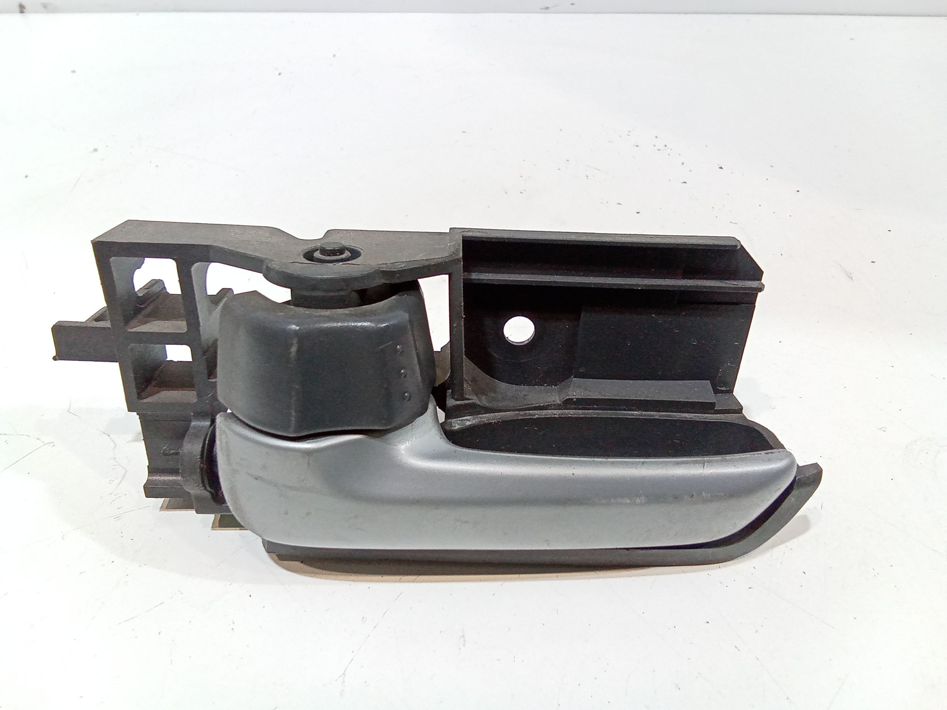 Maniglia Int. Apertura Porta Post. Sinistro 83130M68K00FPG Usato