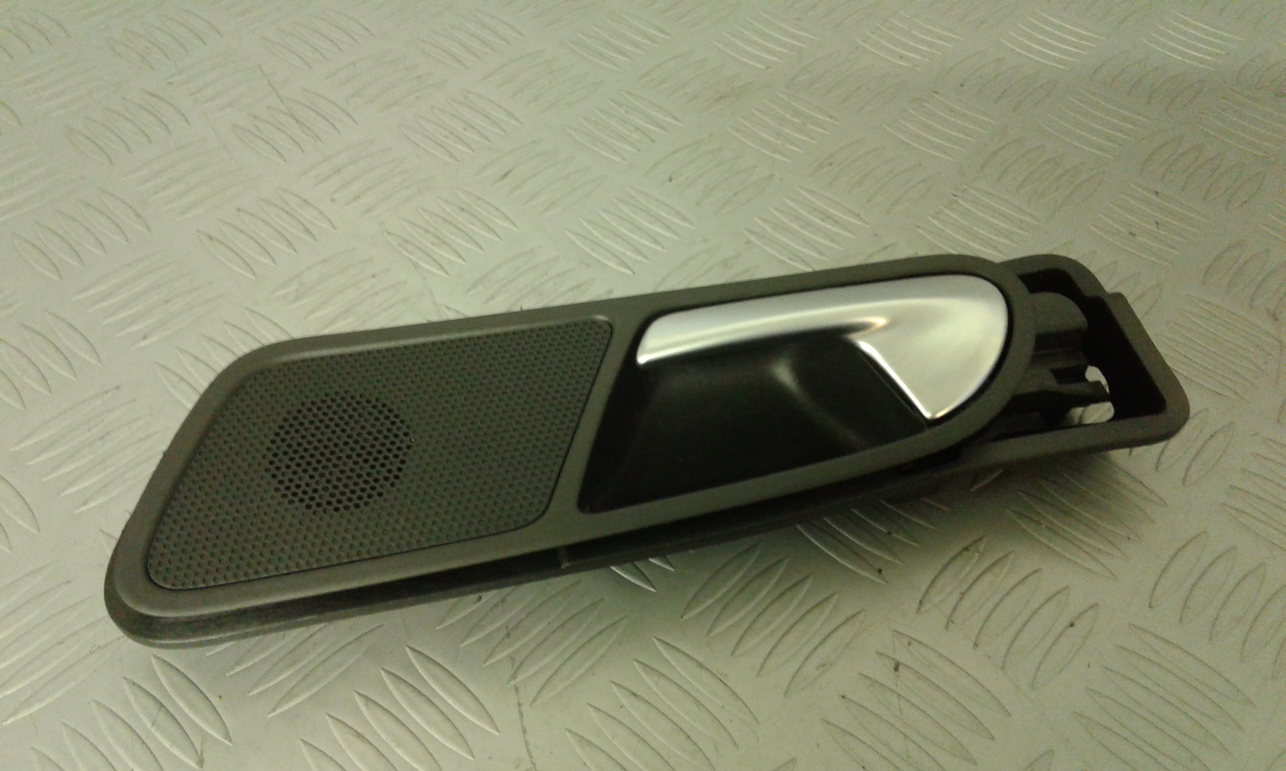 Maniglia Int. Apertura Porta Post. Sinistro 5N0839113ACUAQ Usato