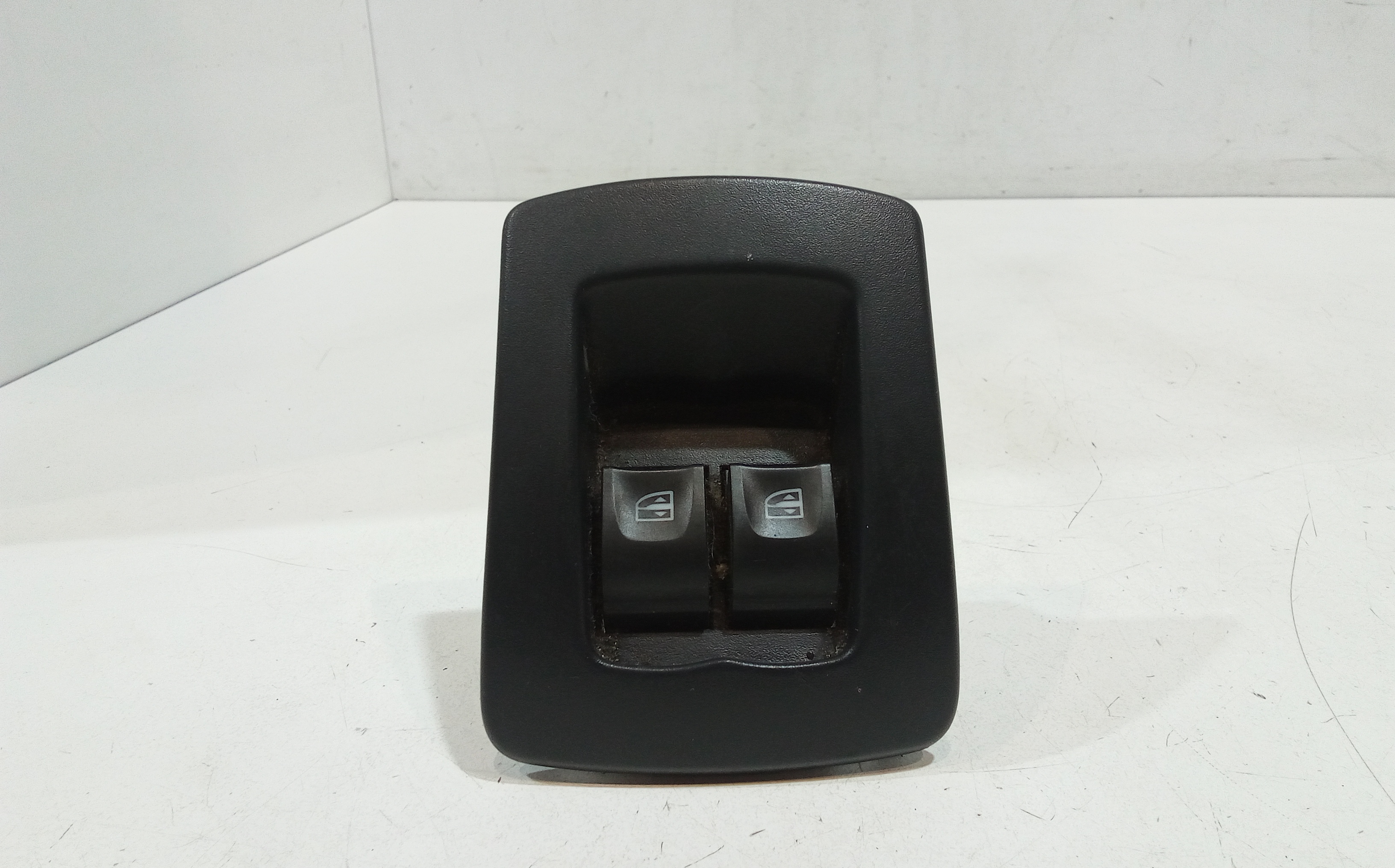 Interruttore Alzacristalli Porta Ant. Sinistro 254110431R Usato