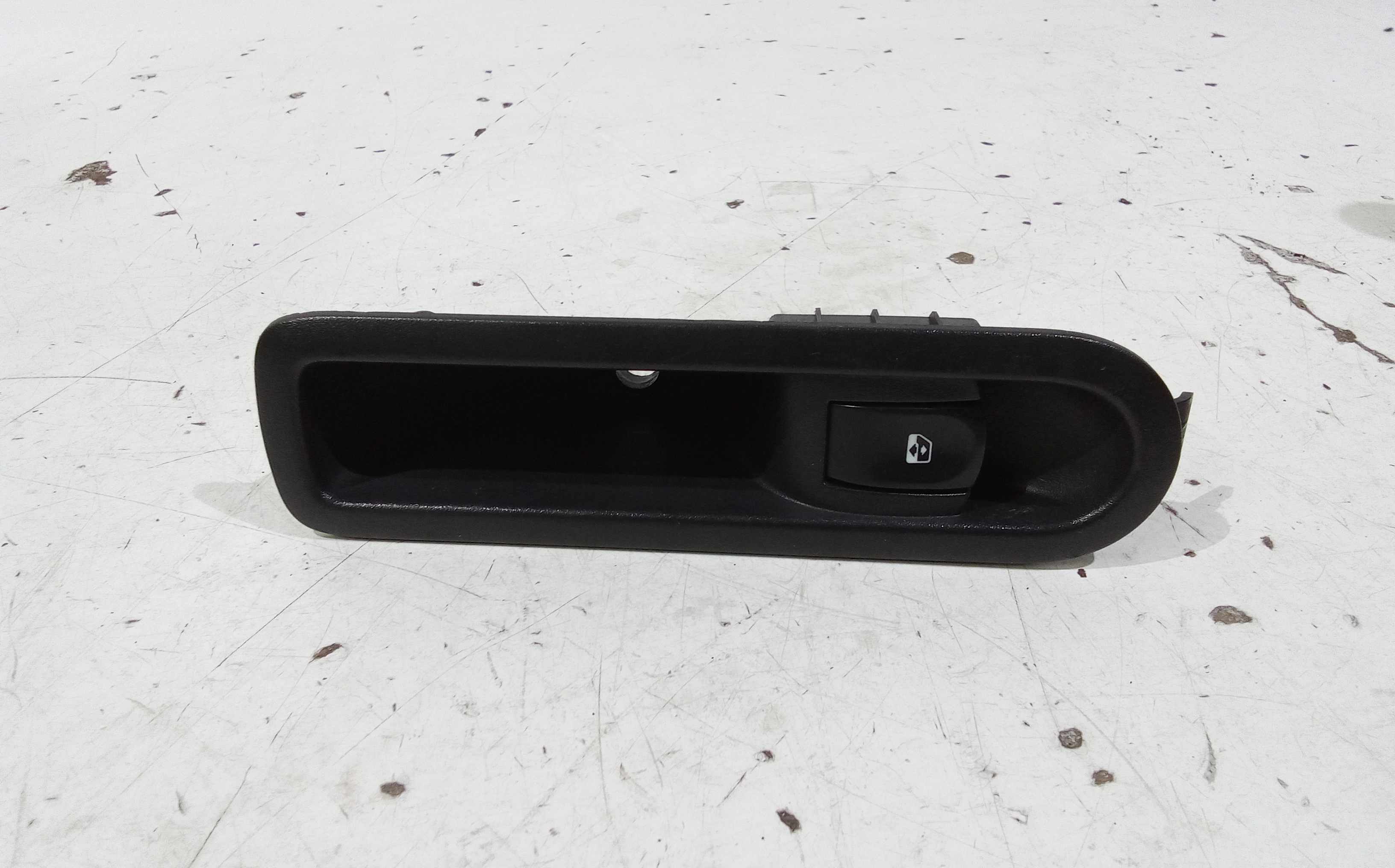 Interruttore Alzacristalli Porta Post. Destro 8200214936 Usato