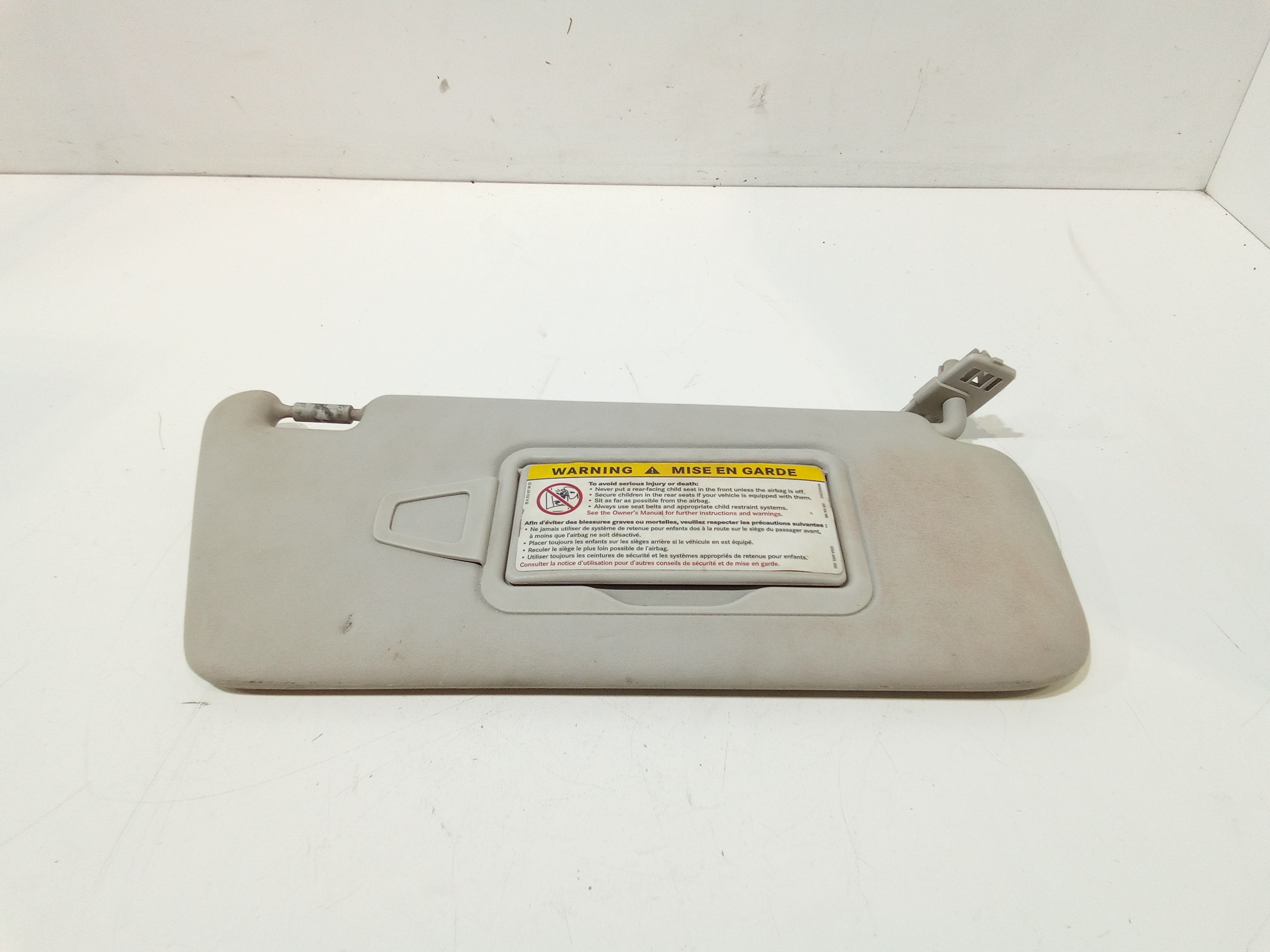 Aletta Parasole Parabrezza Destro A16981002107H48 Usato