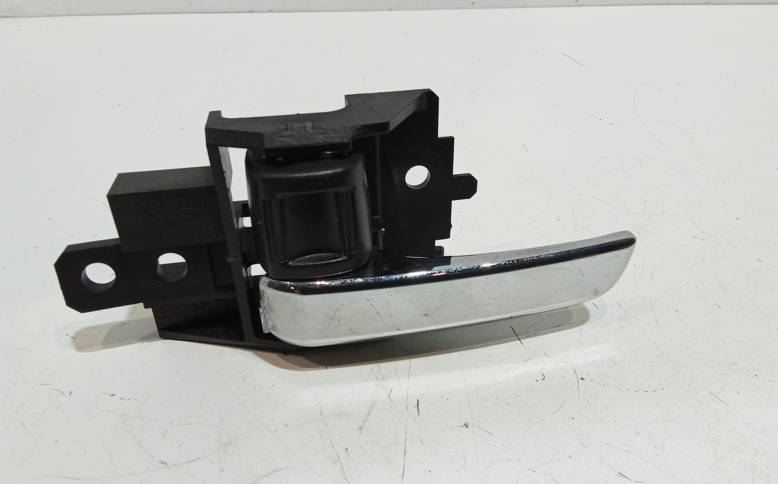 Maniglia Int. Apertura Porta Ant. Sinistro 5716A479XB Usato