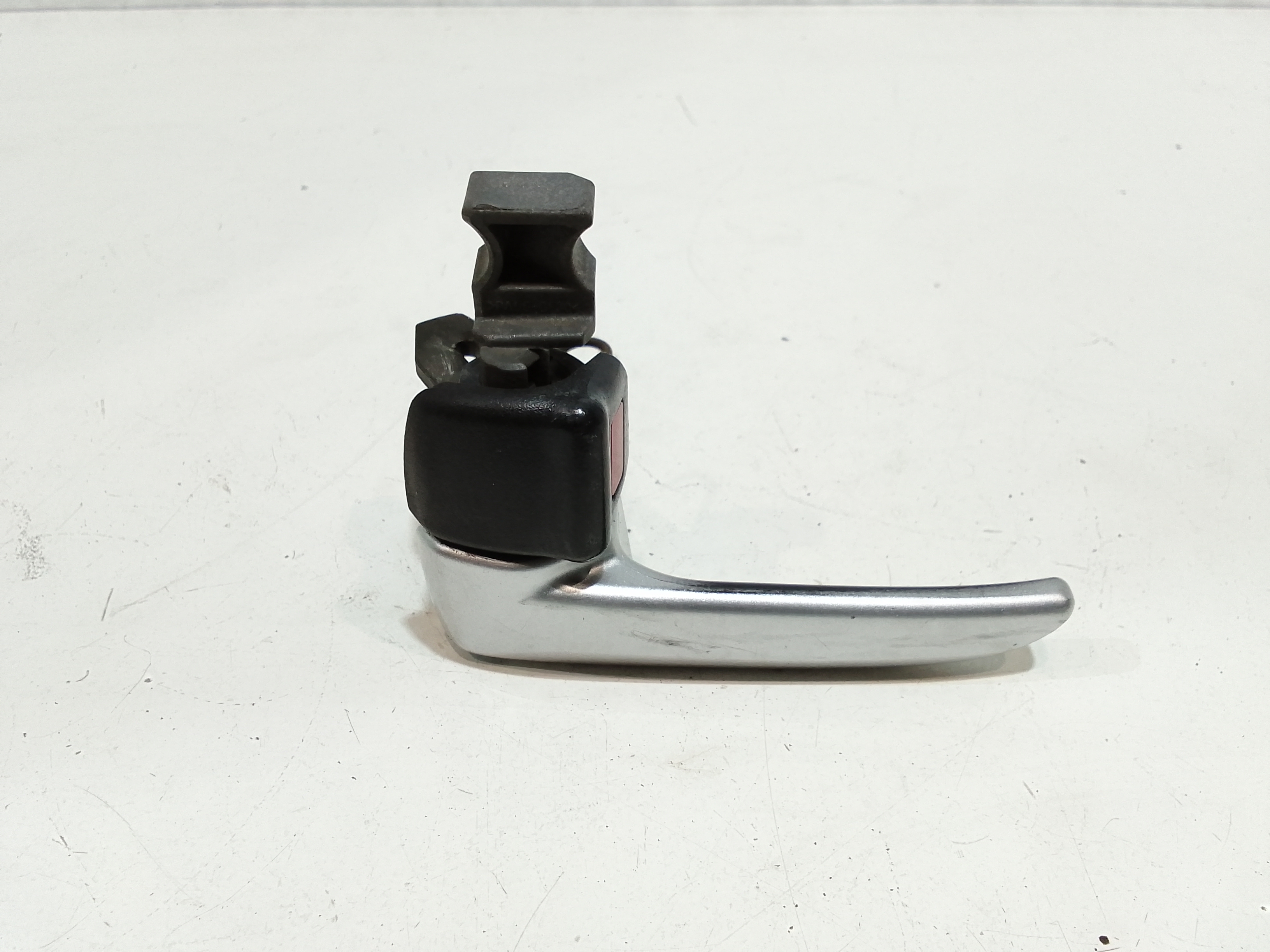 Maniglia Int. Apertura Porta Ant. Sinistro GJ6A59330E Usato