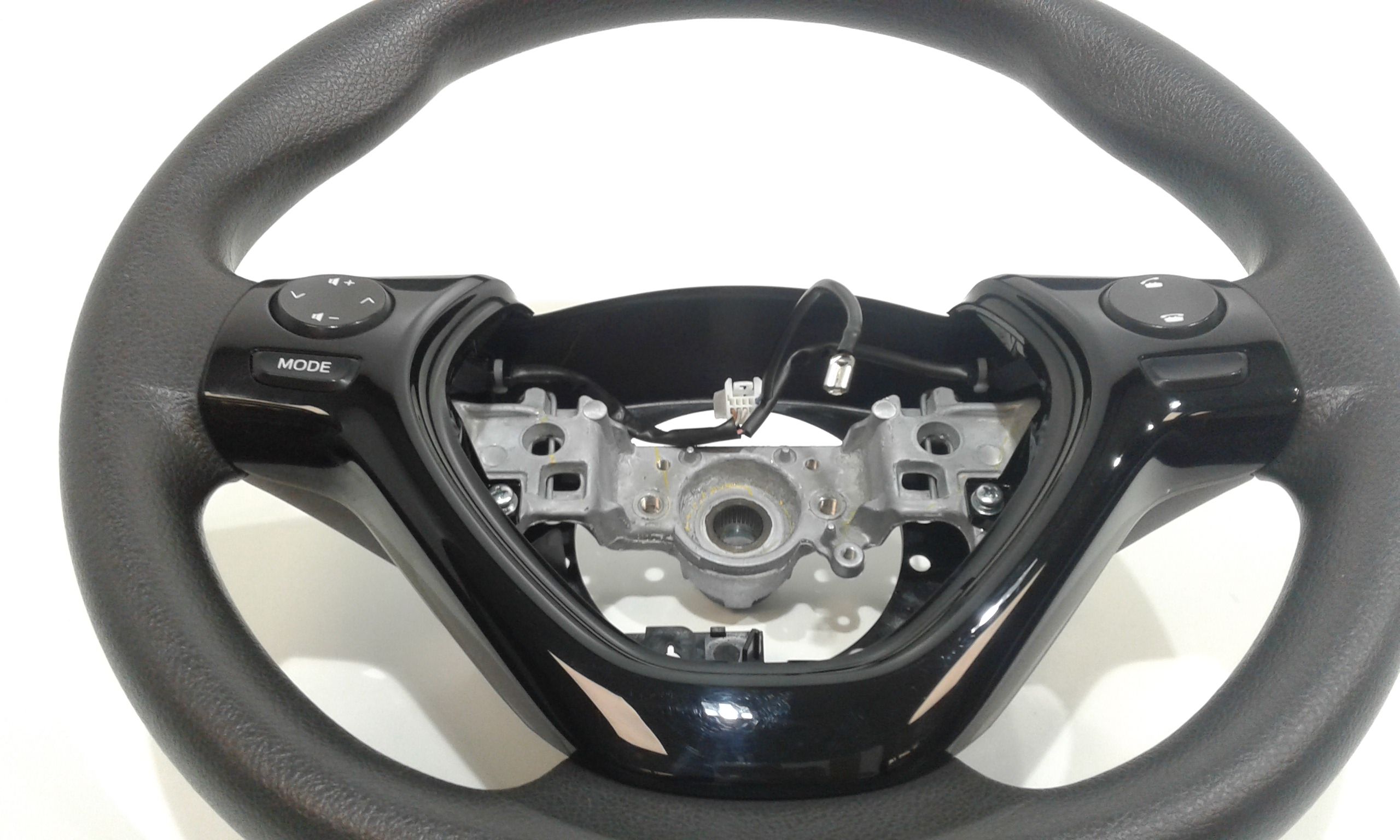 Volante B0007577ZD Usato