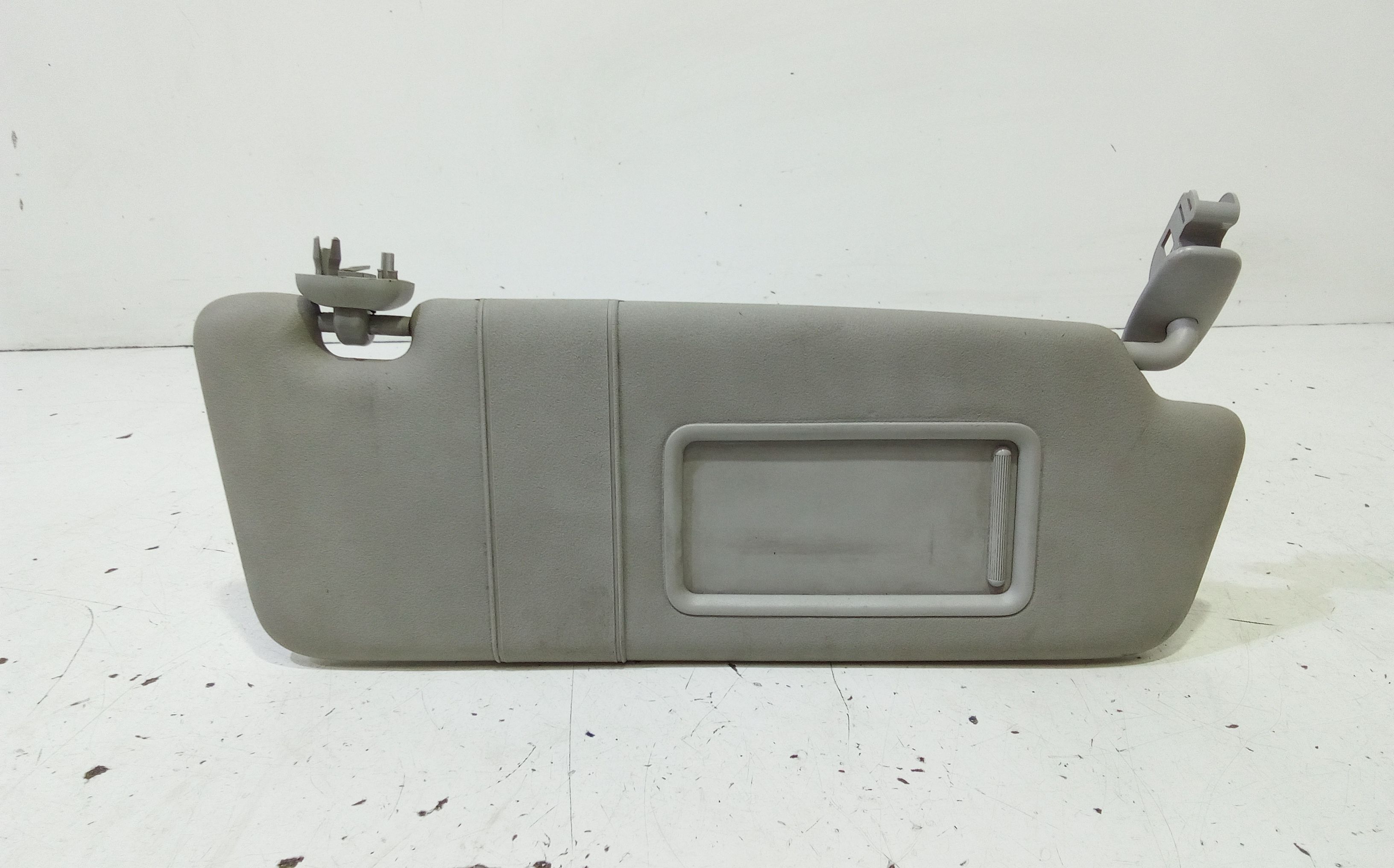 Aletta Parasole Parabrezza Destro 8P08575525B9 Usato