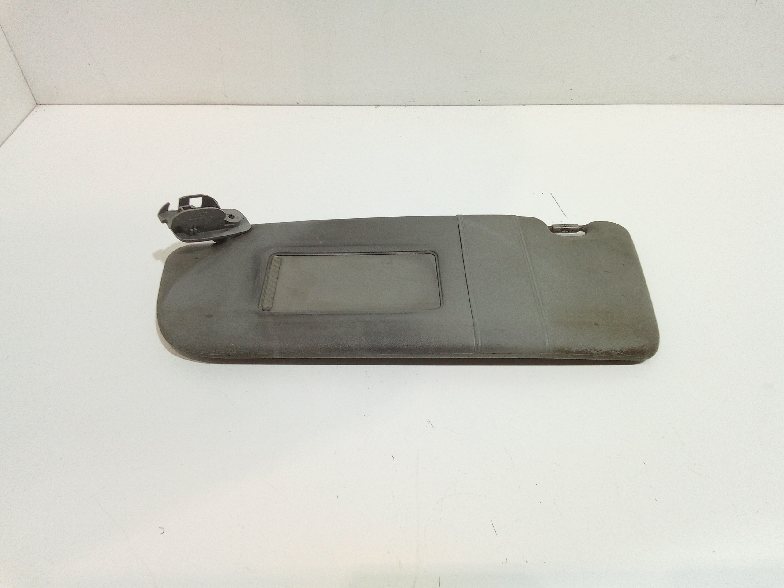 Aletta Parasole Parabrezza Sinistro 8D0857551Q46E Usato