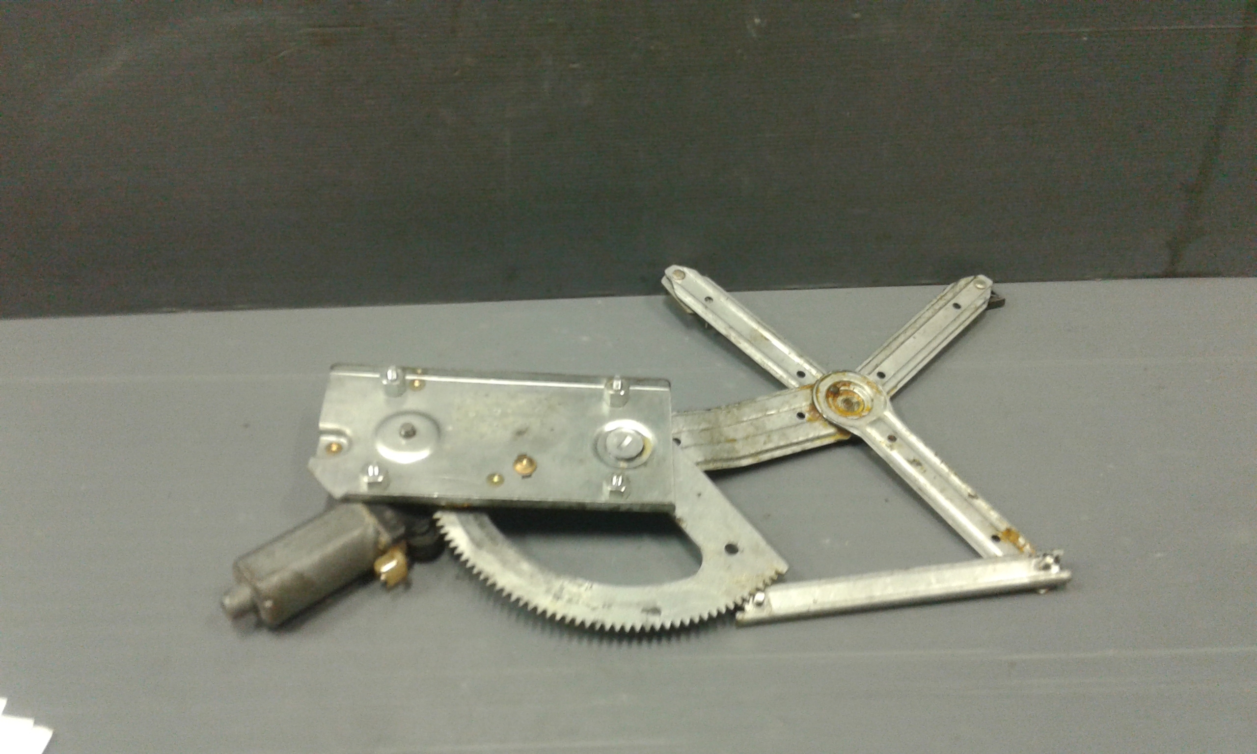 Alzacristallo Porta Ant. Destro Usato